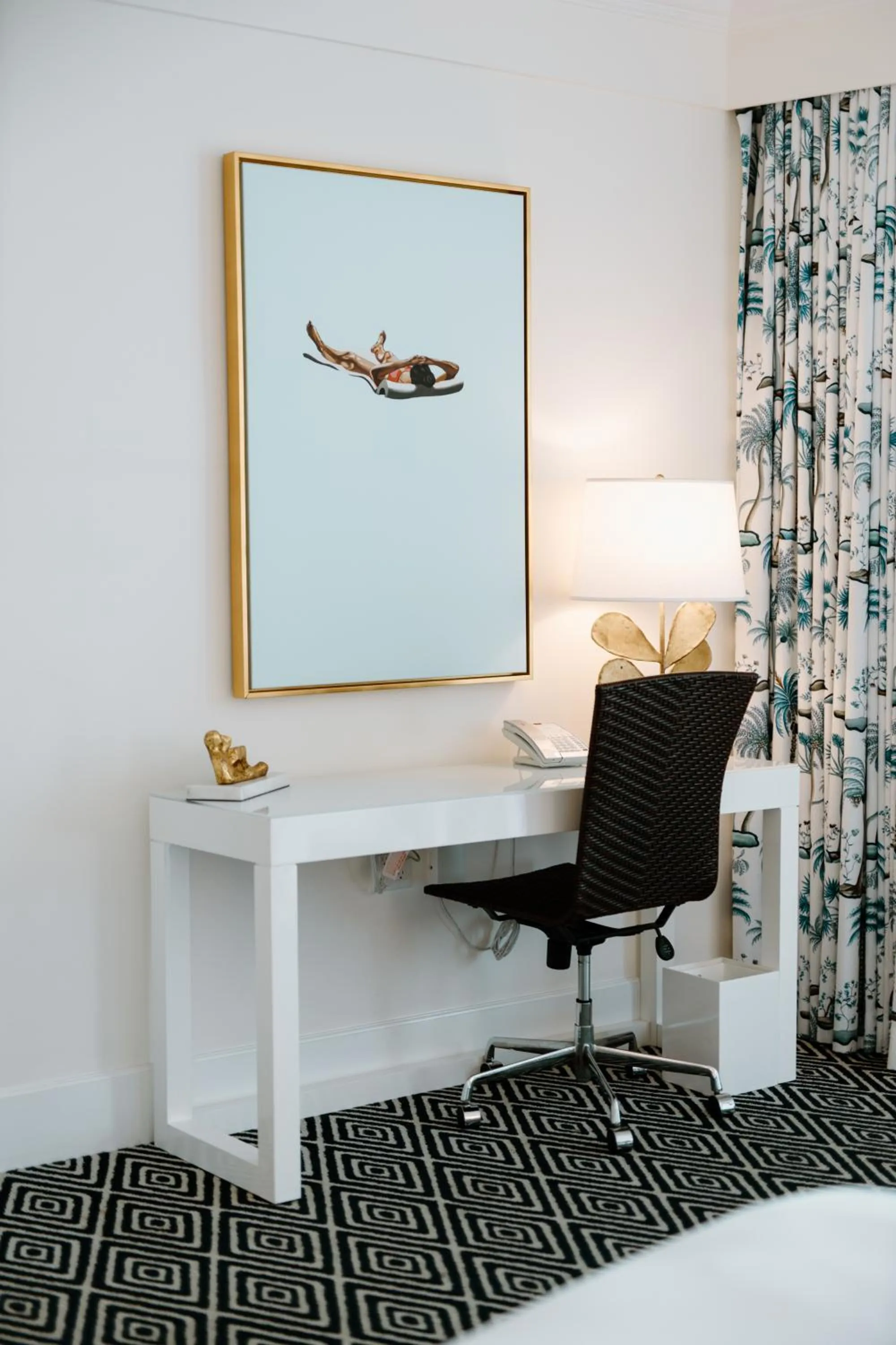 Living room in Isla Bella Beach Resort & Spa - Florida Keys