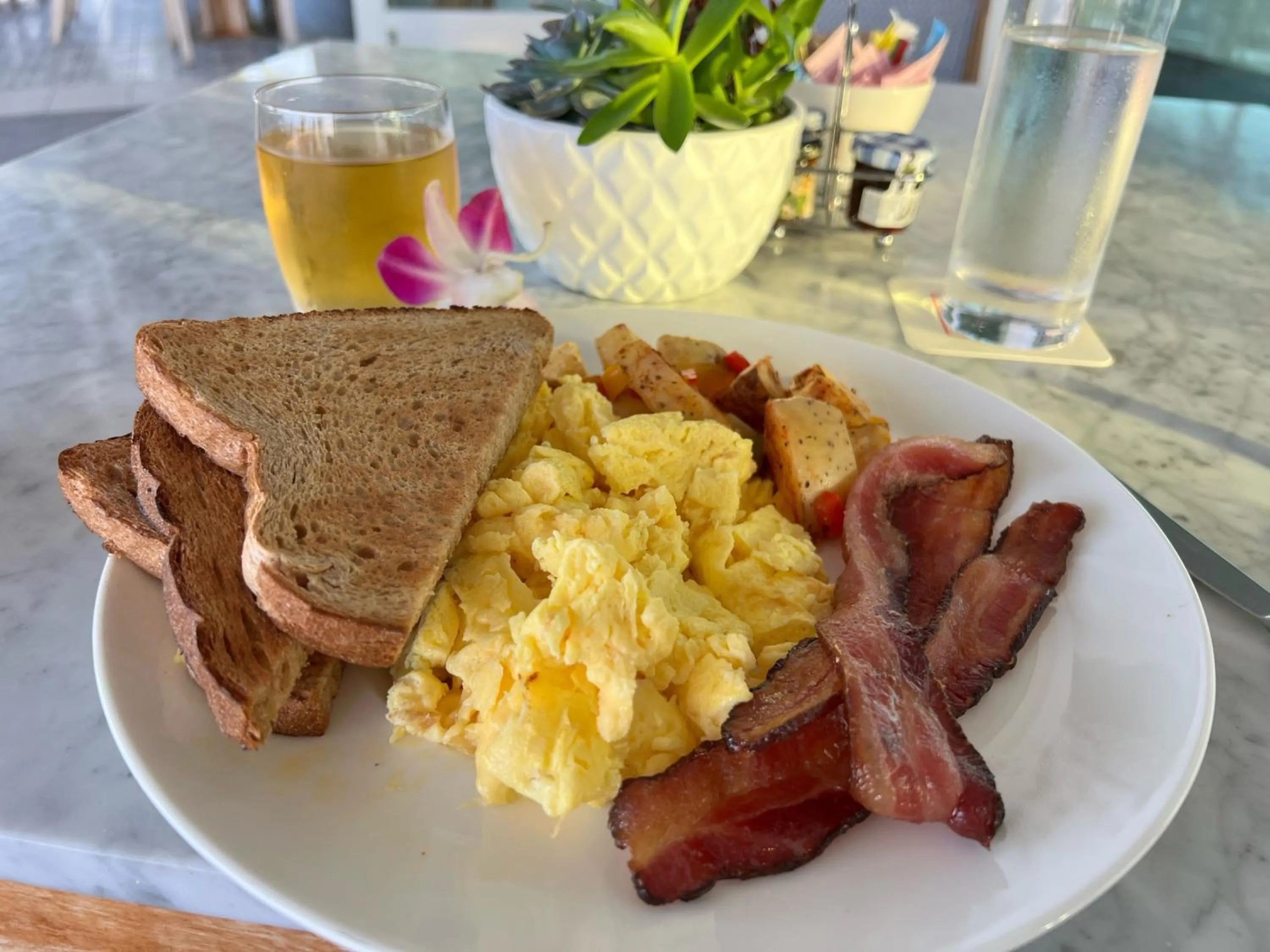 Breakfast in Isla Bella Beach Resort & Spa - Florida Keys