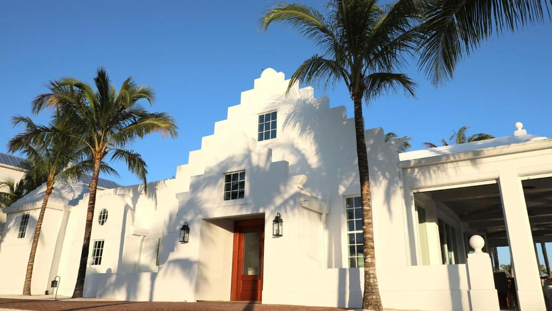 Property building in Isla Bella Beach Resort & Spa - Florida Keys