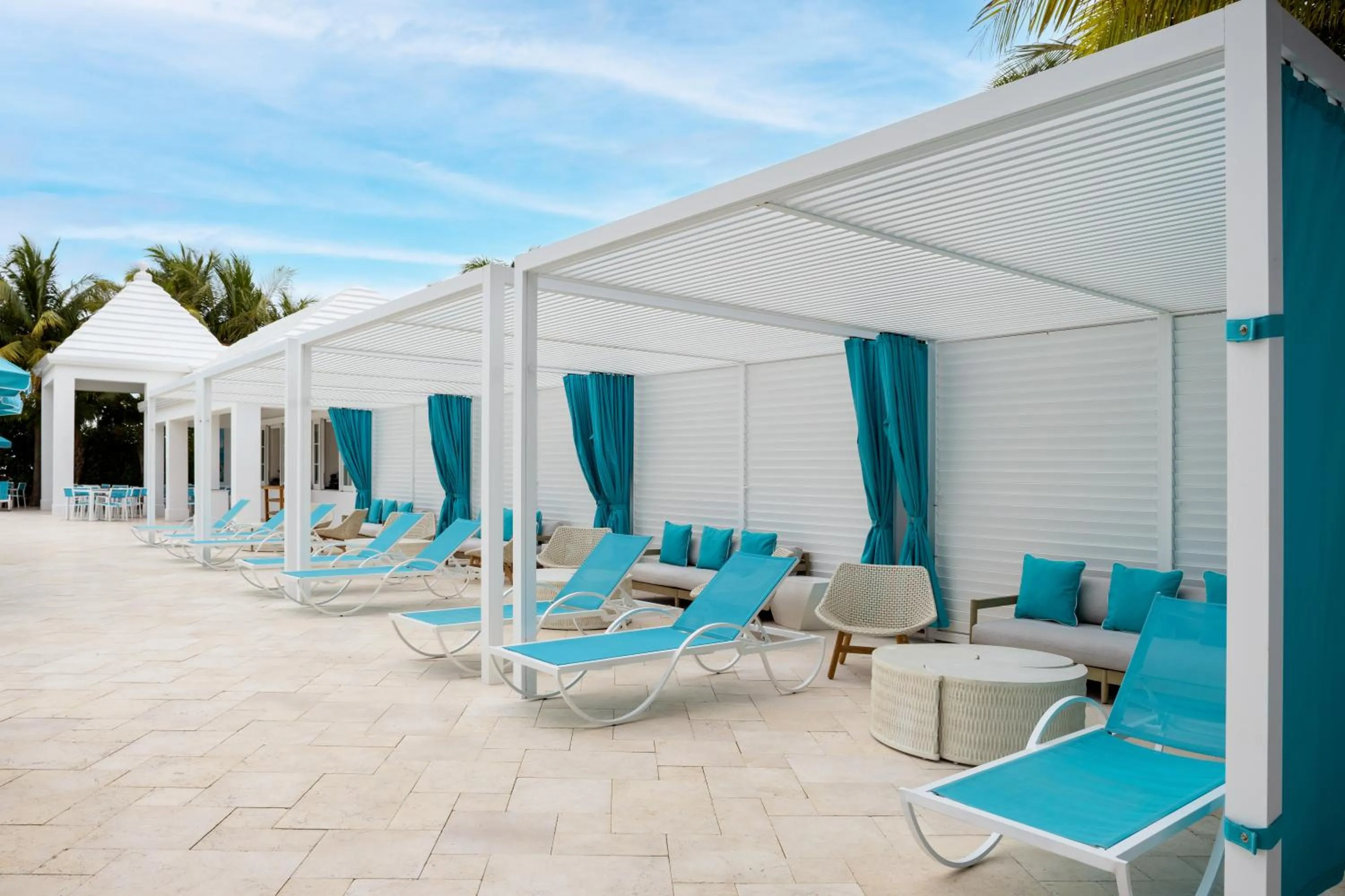 Swimming pool in Isla Bella Beach Resort & Spa - Florida Keys