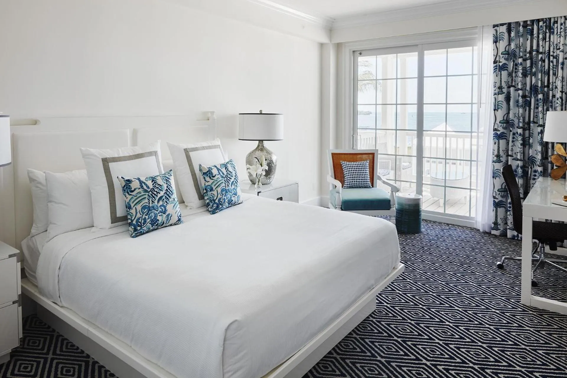 Bedroom, Bed in Isla Bella Beach Resort & Spa - Florida Keys