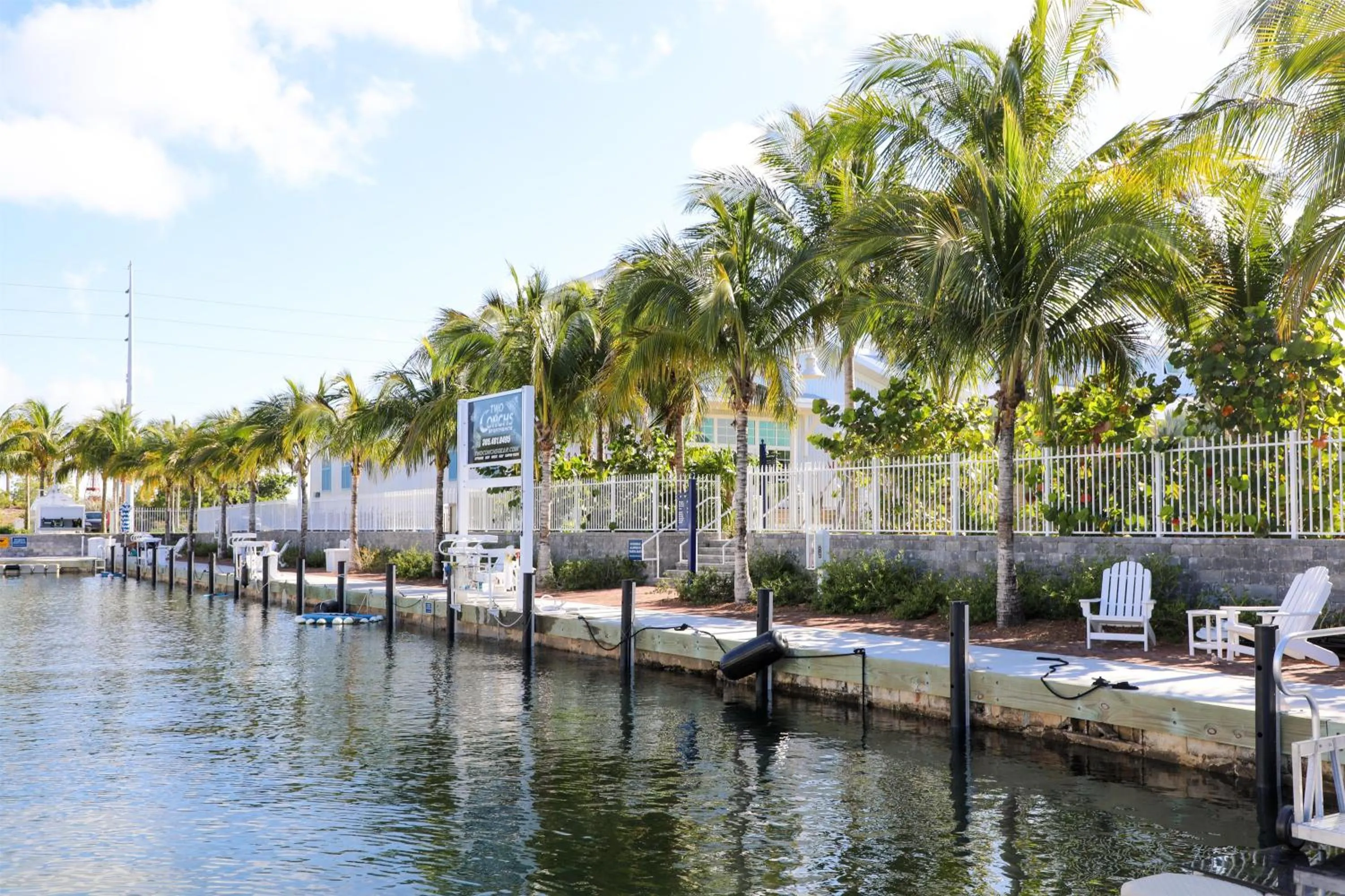 Property building in Isla Bella Beach Resort & Spa - Florida Keys