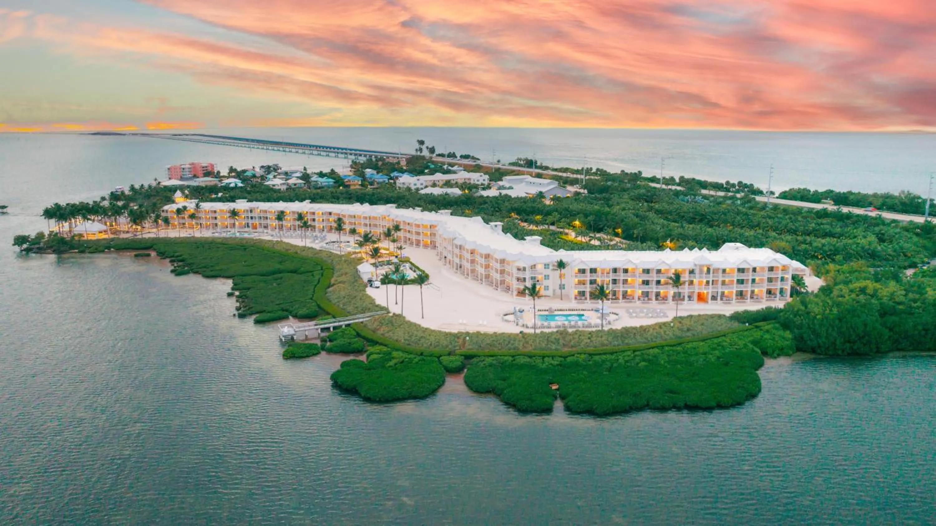 Property building in Isla Bella Beach Resort & Spa - Florida Keys