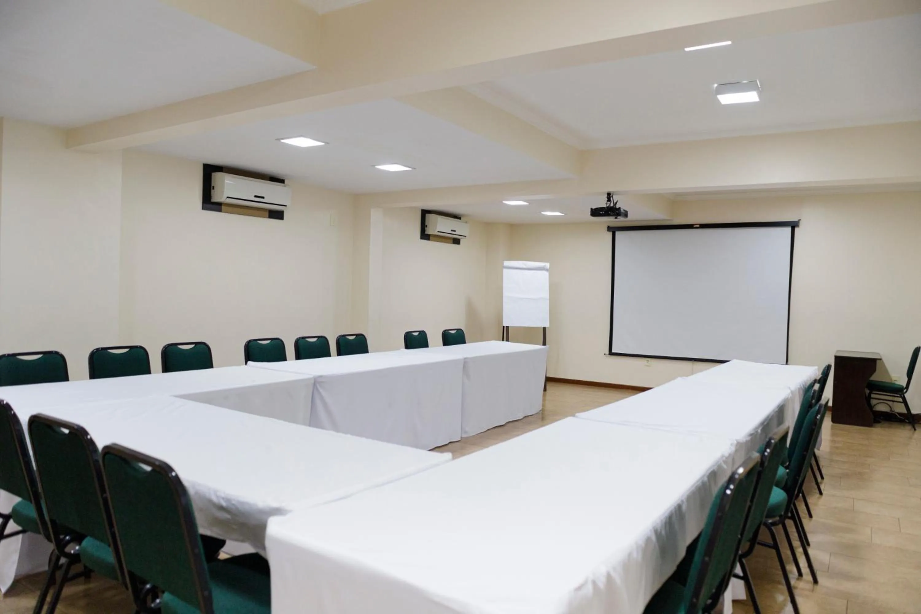 Property building in Hotel Premium Pirassununga