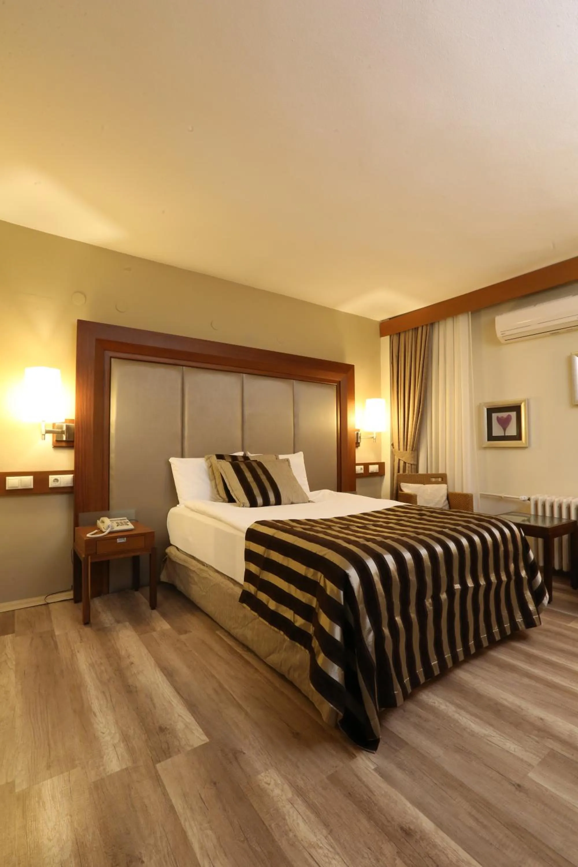 Bedroom, Bed in Grand Terme Hotel