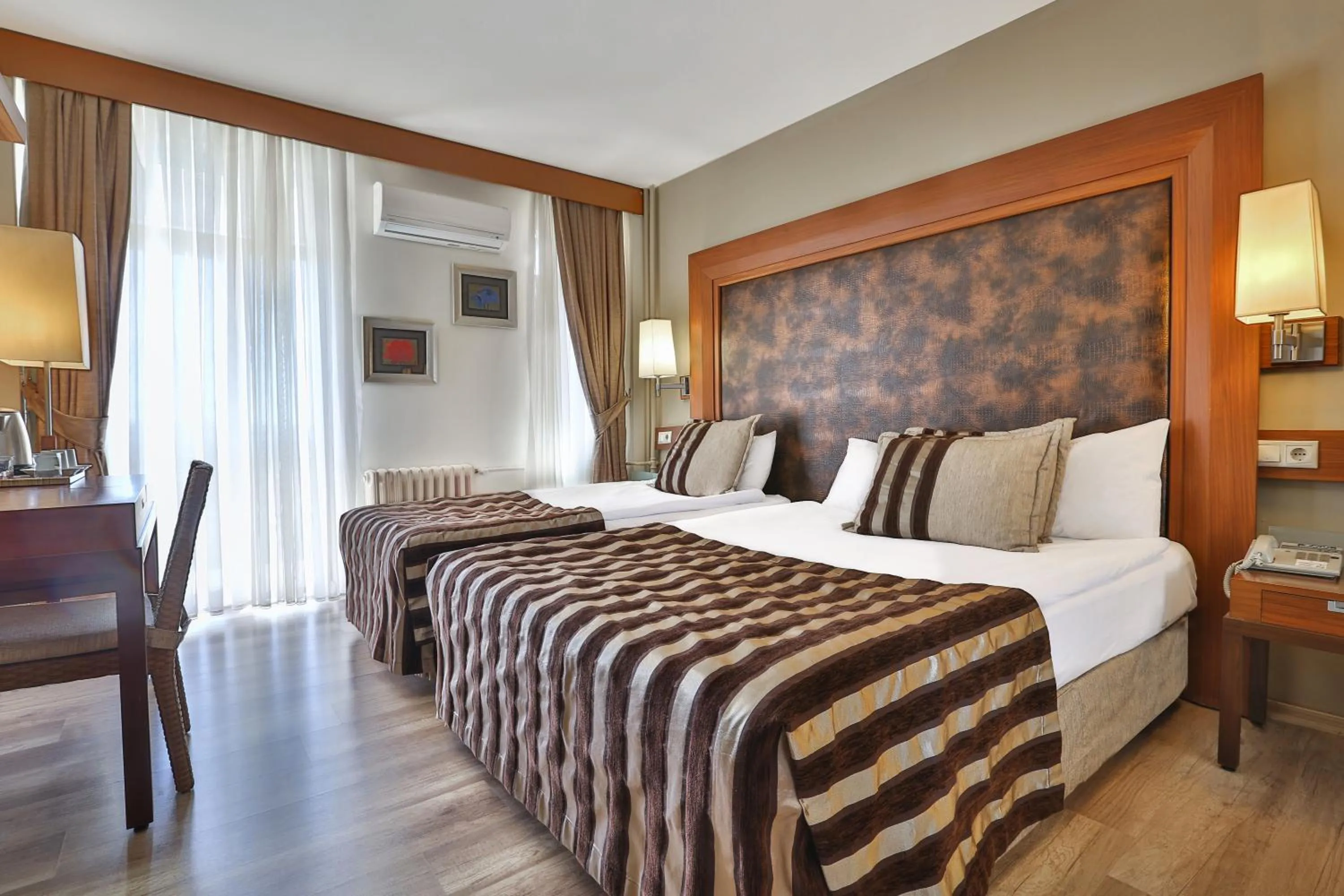 Bedroom, Bed in Grand Terme Hotel