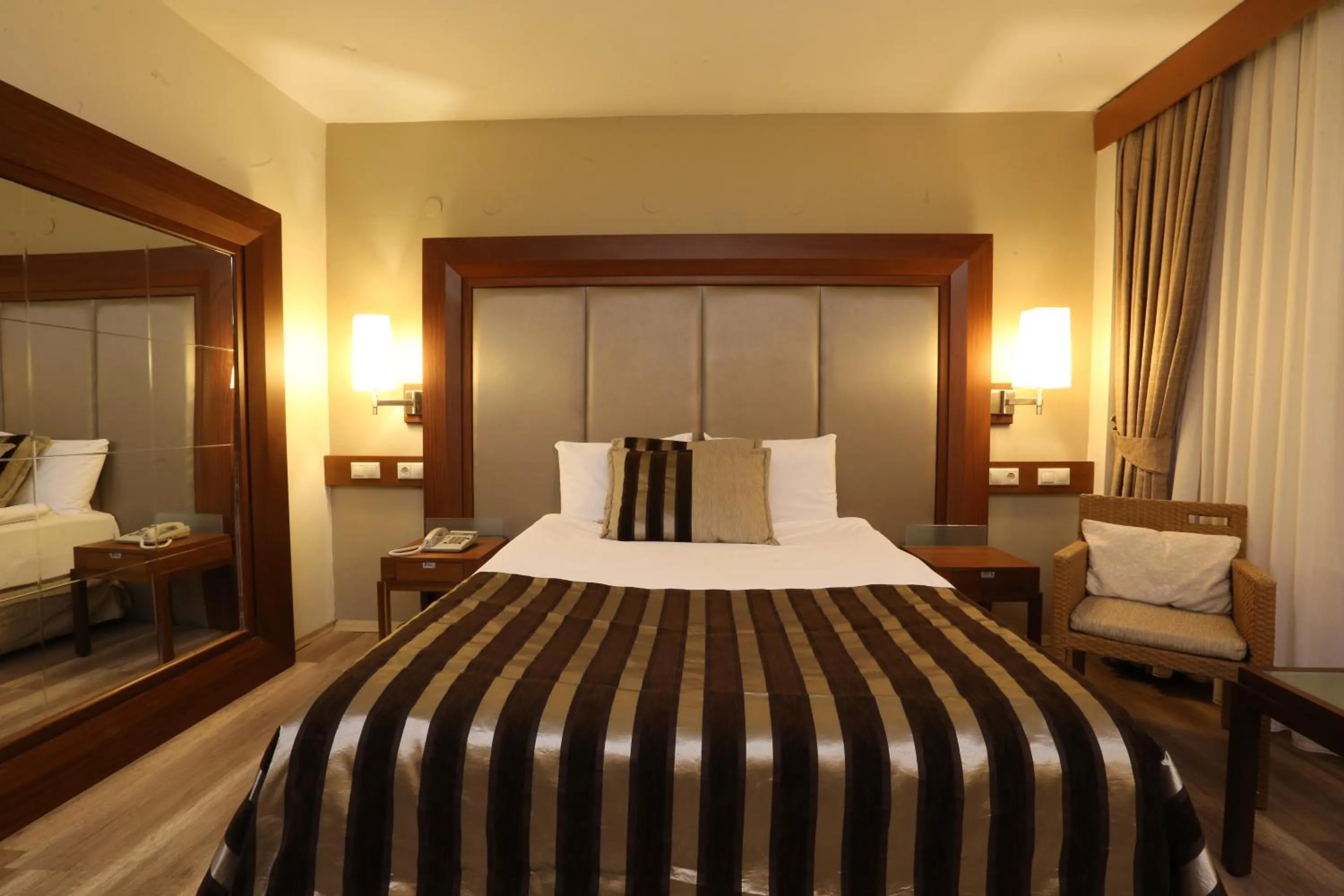 Bedroom, Bed in Grand Terme Hotel