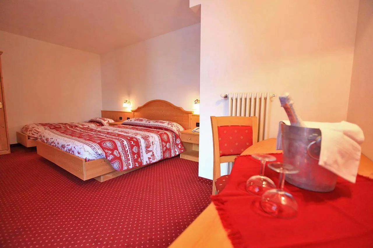 Shower, Bed in Hotel Vigo