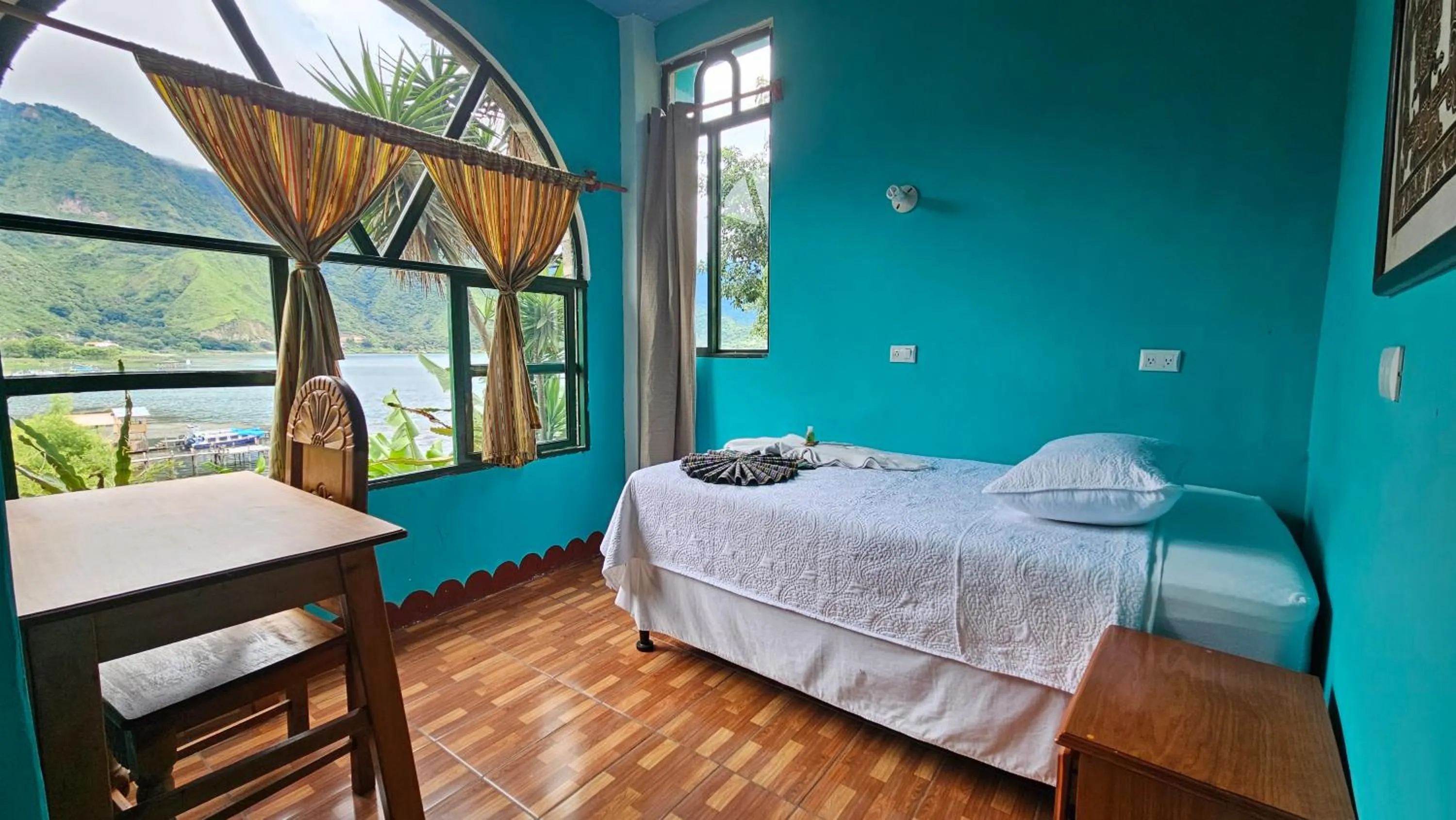 Bed in Eco Hotel Uxlabil Atitlan