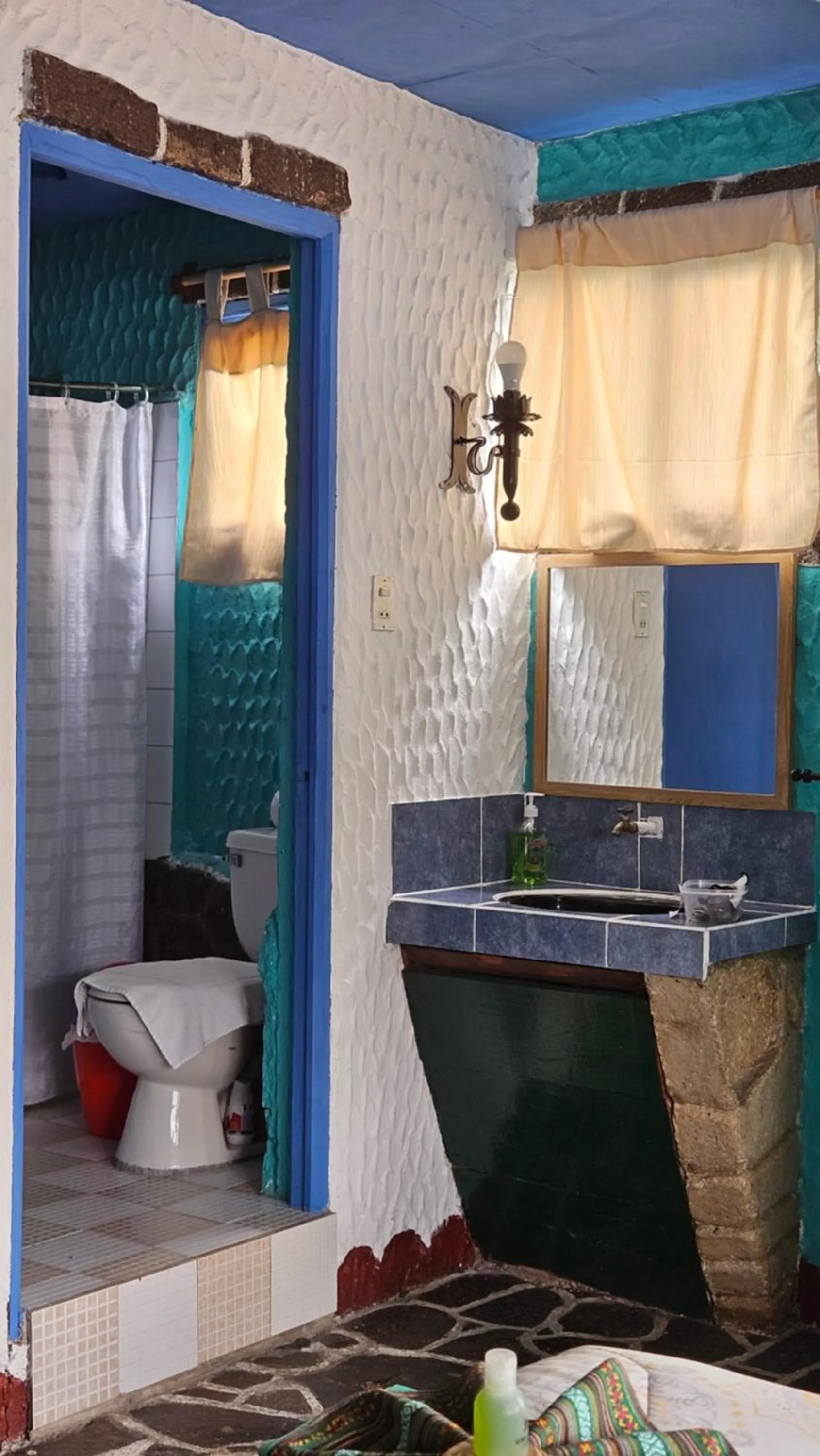 Toilet in Eco Hotel Uxlabil Atitlan