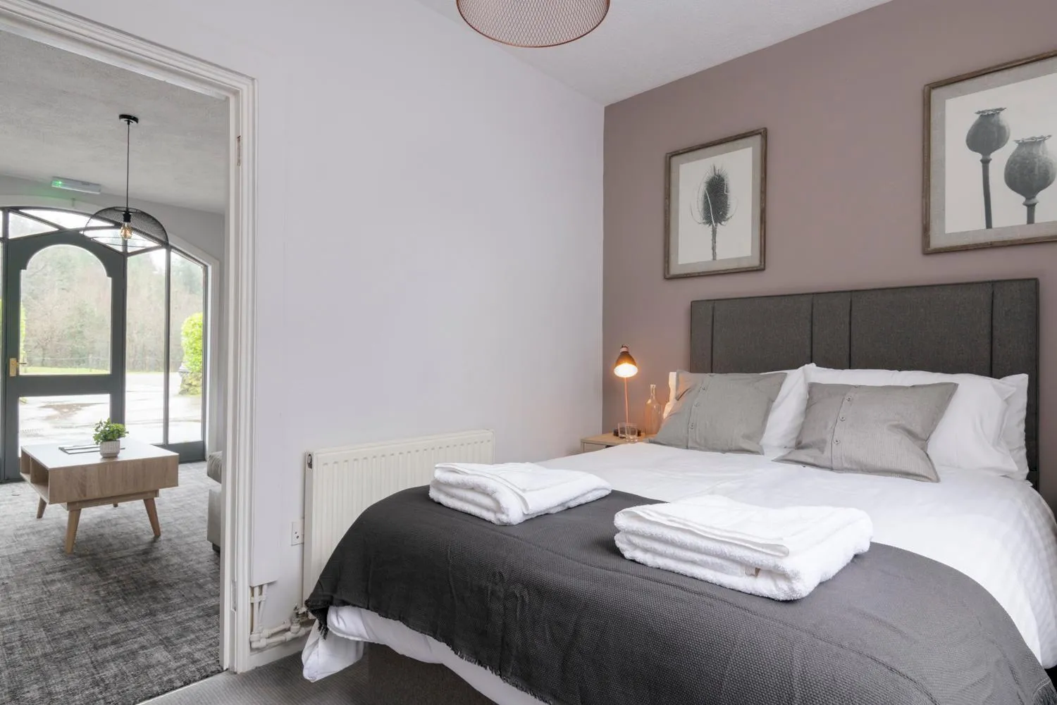 Bedroom, Bed in Lakeview Manor