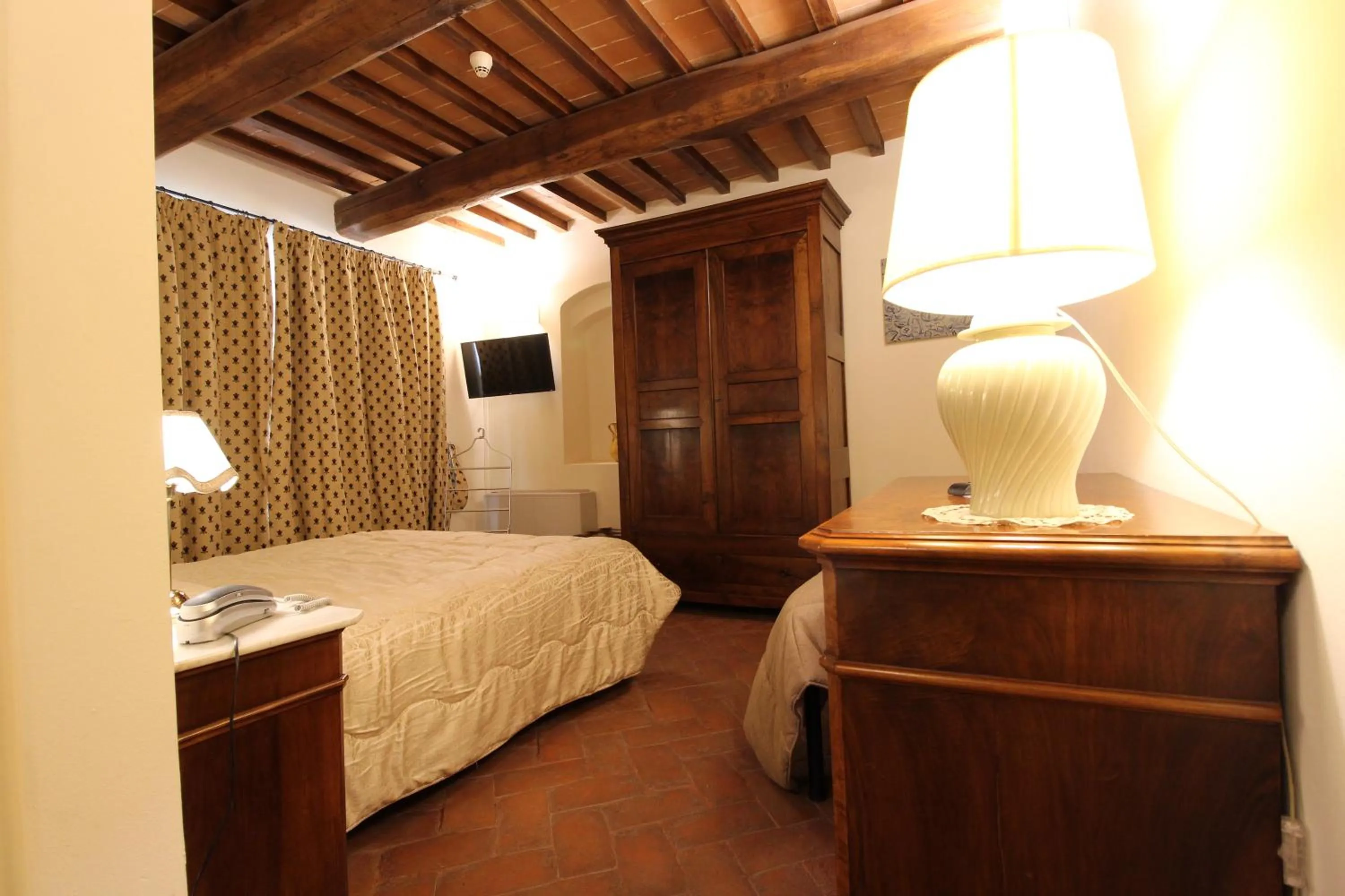 Photo of the whole room, Bed in B&B Art