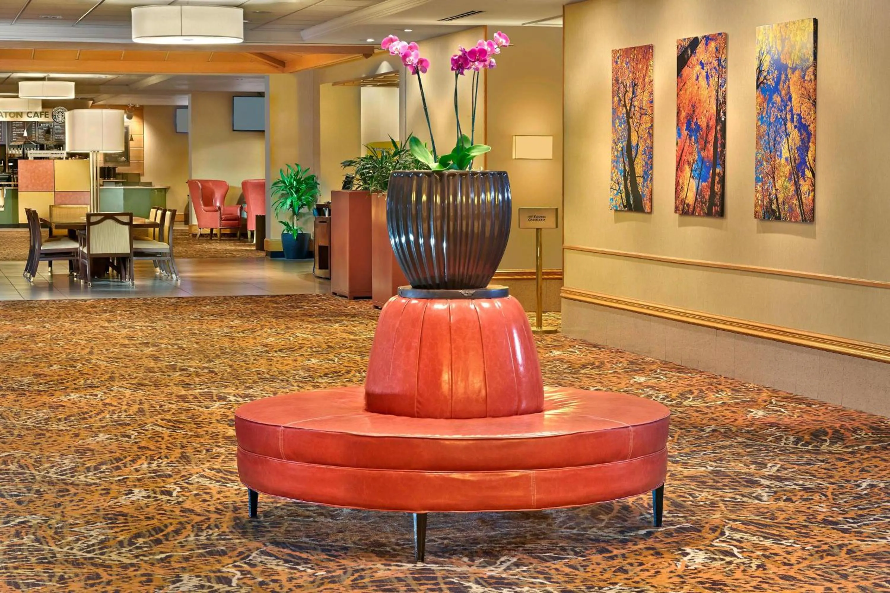 Lobby or reception in Sheraton Hartford Hotel at Bradley Airport