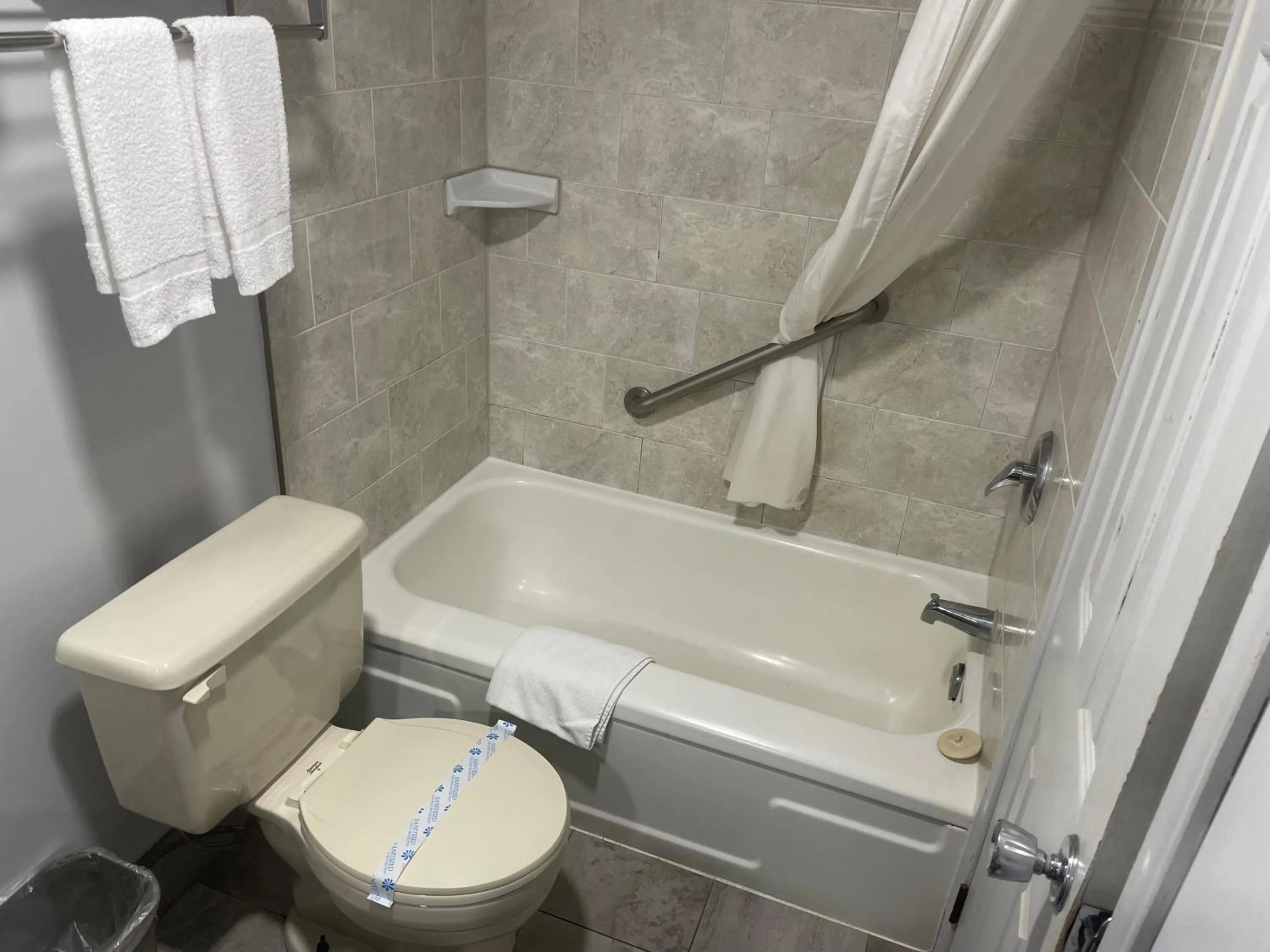 Bathroom in Bancroft Inn & Suites