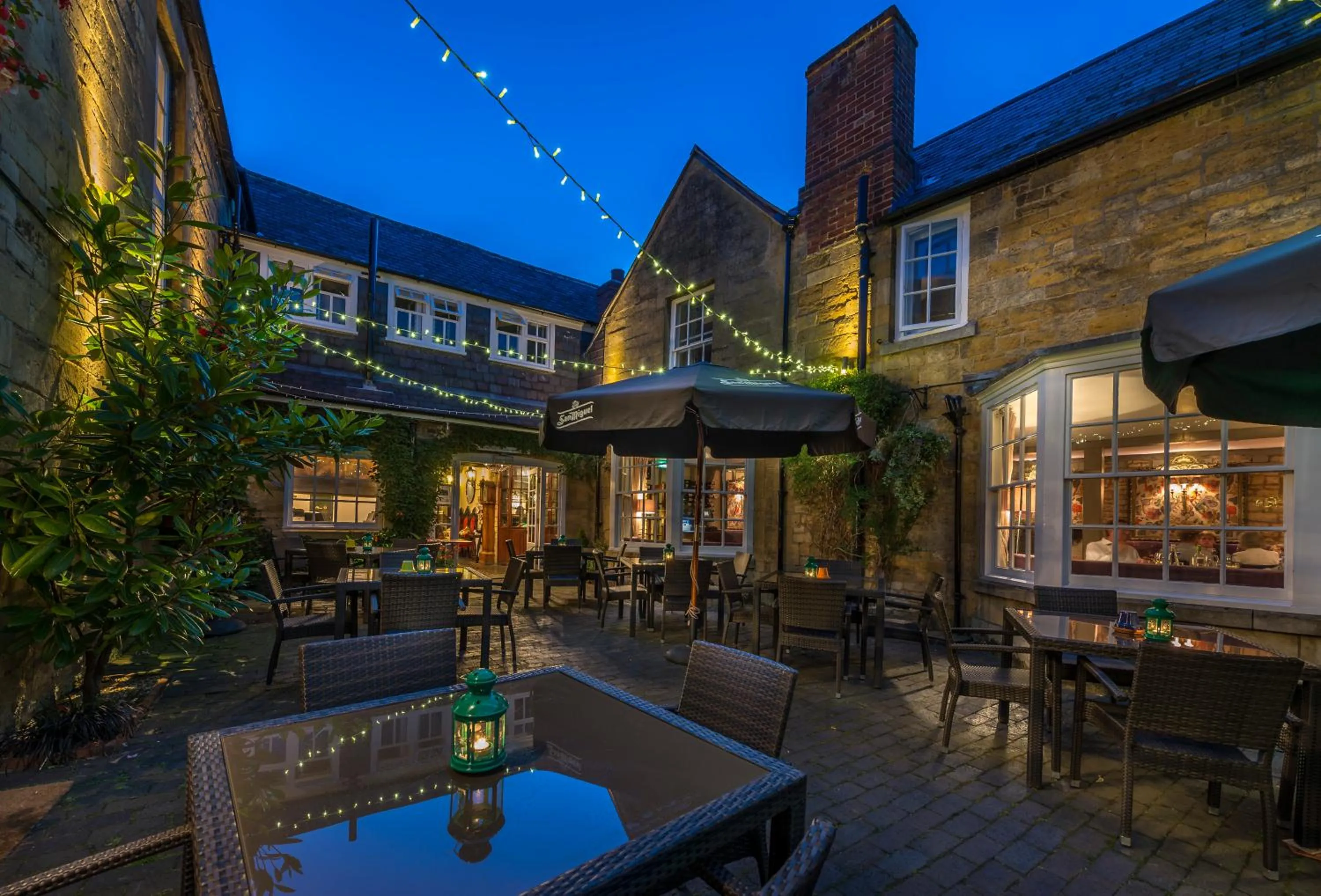 Property building in The White Hart Royal, Moreton-in-Marsh, Cotswolds - The Coaching Inn Group