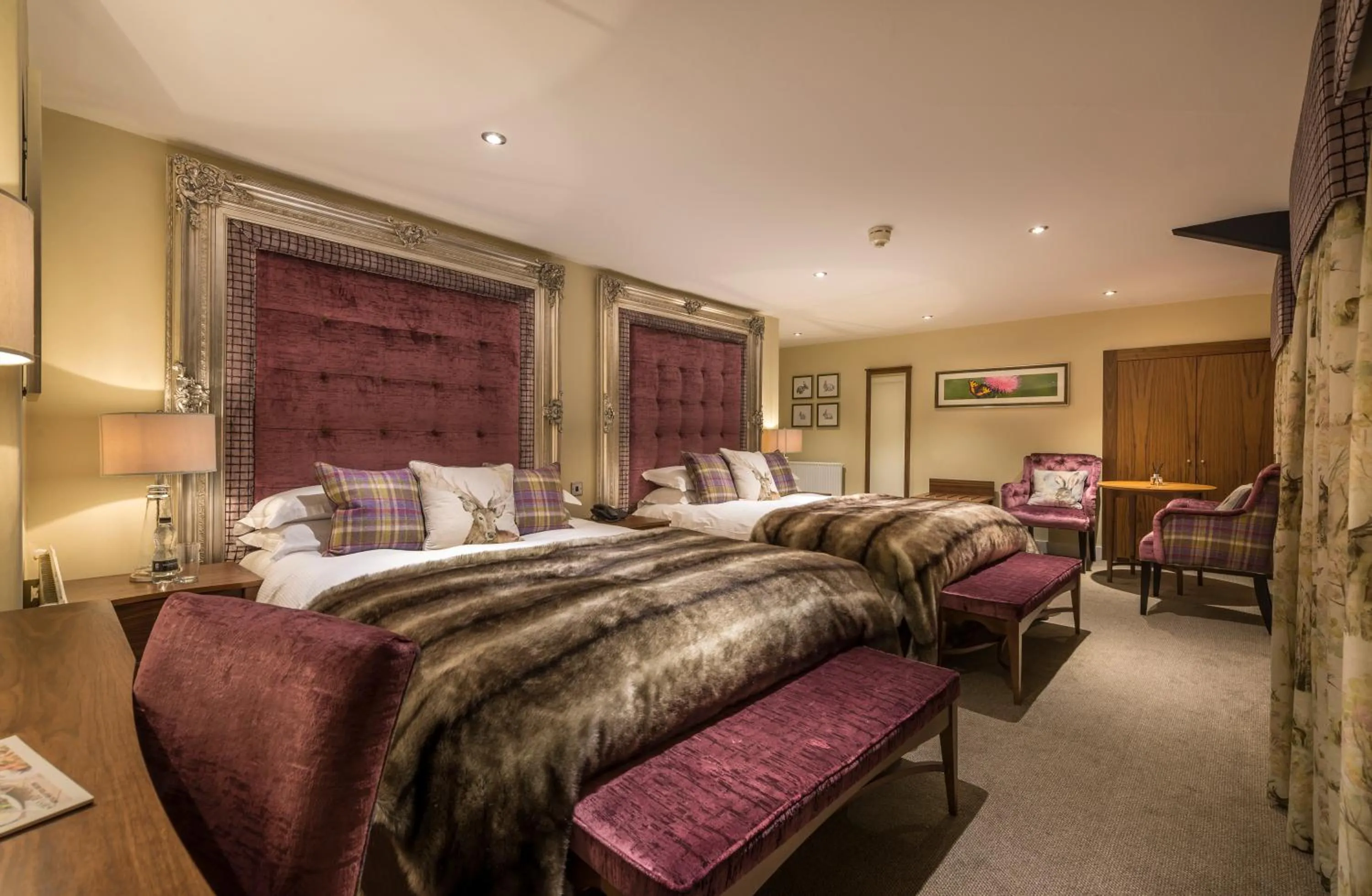 Bedroom, Bed in The White Hart Royal, Moreton-in-Marsh, Cotswolds - The Coaching Inn Group