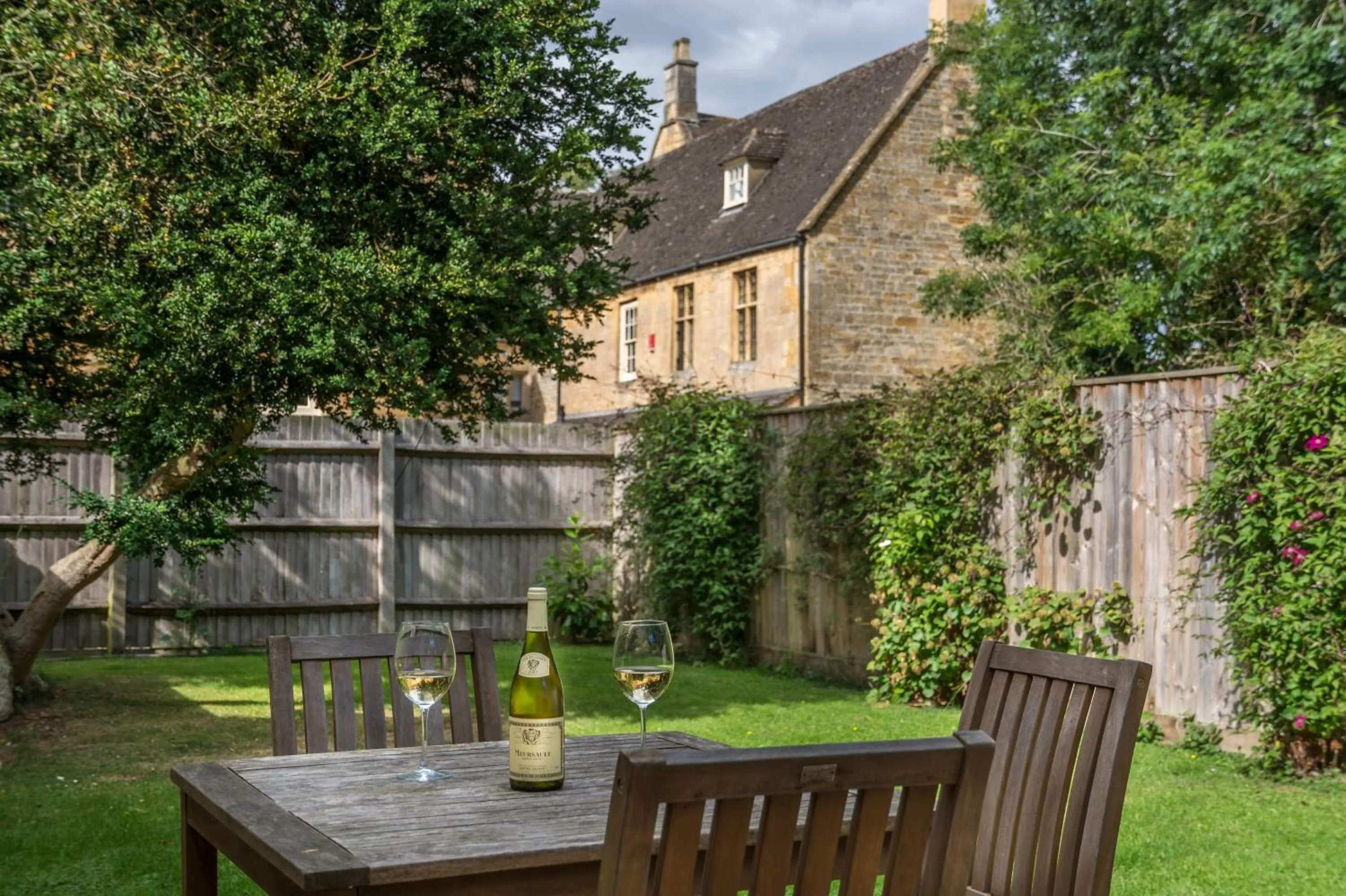 Garden in The White Hart Royal, Moreton-in-Marsh, Cotswolds - The Coaching Inn Group