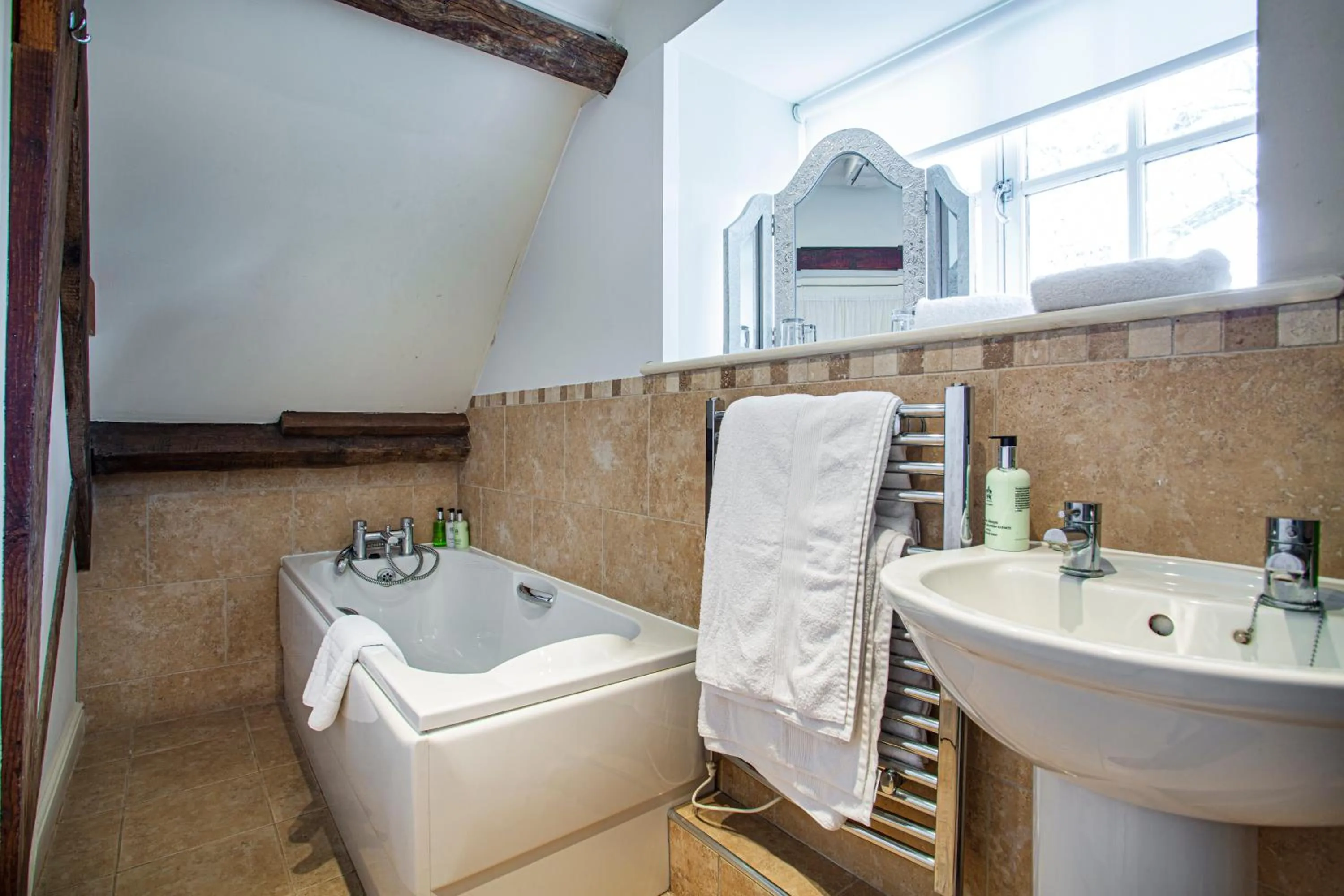 Bathroom in The White Hart Royal, Moreton-in-Marsh, Cotswolds - The Coaching Inn Group