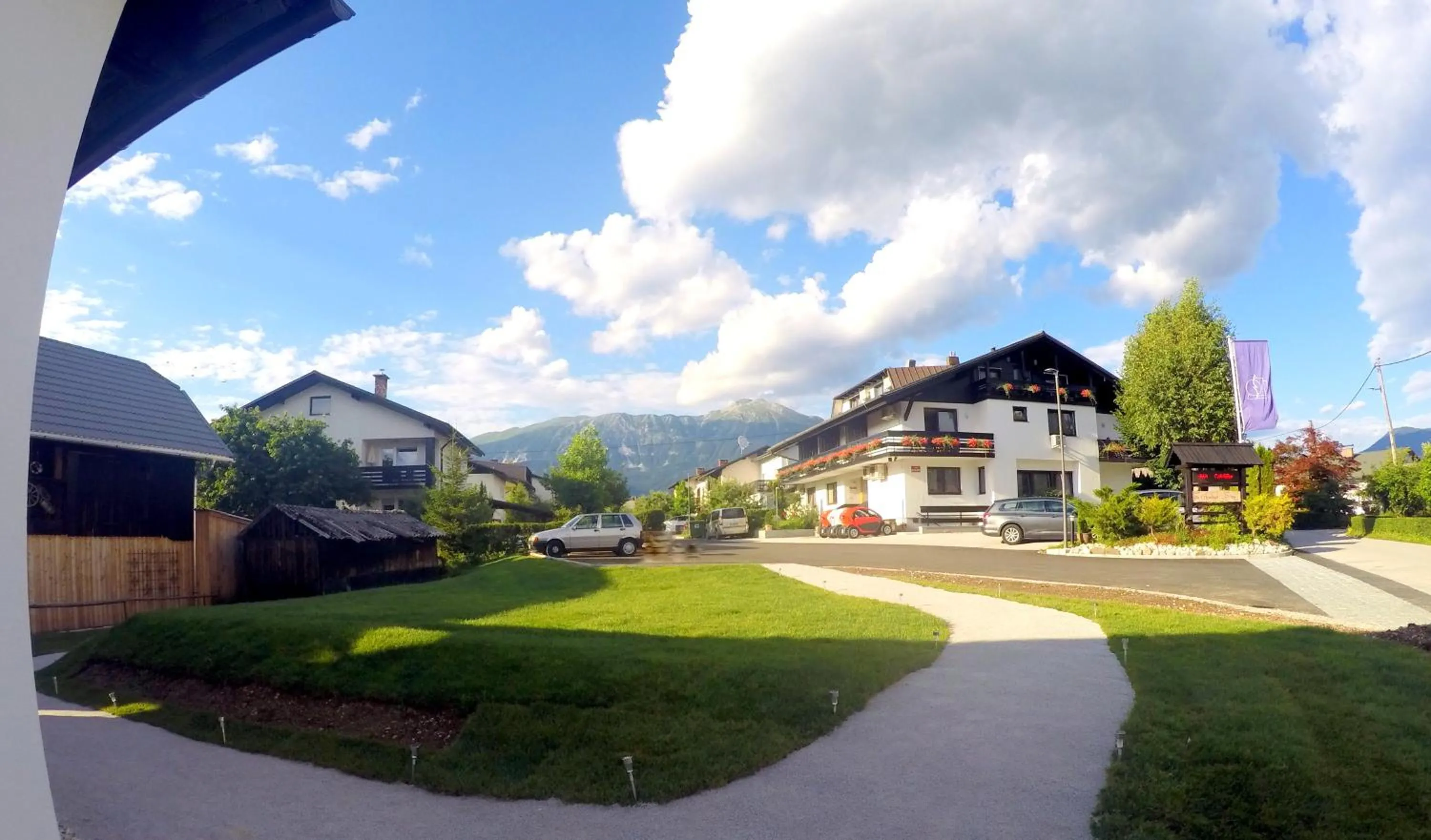 Property building in The Jungle Apartments and Rooms (Vila Džungla)