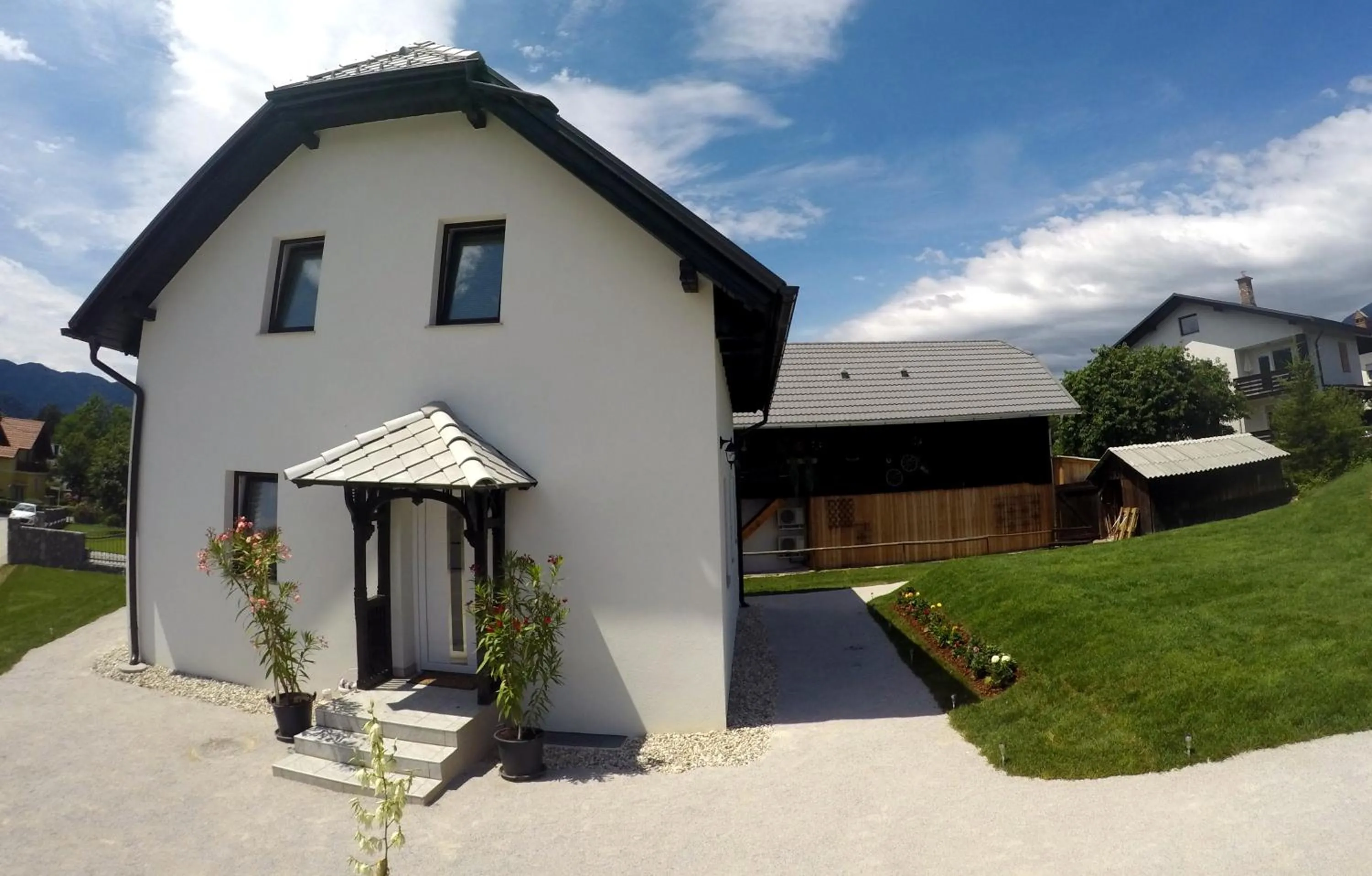 Property building in The Jungle Apartments and Rooms (Vila Džungla)