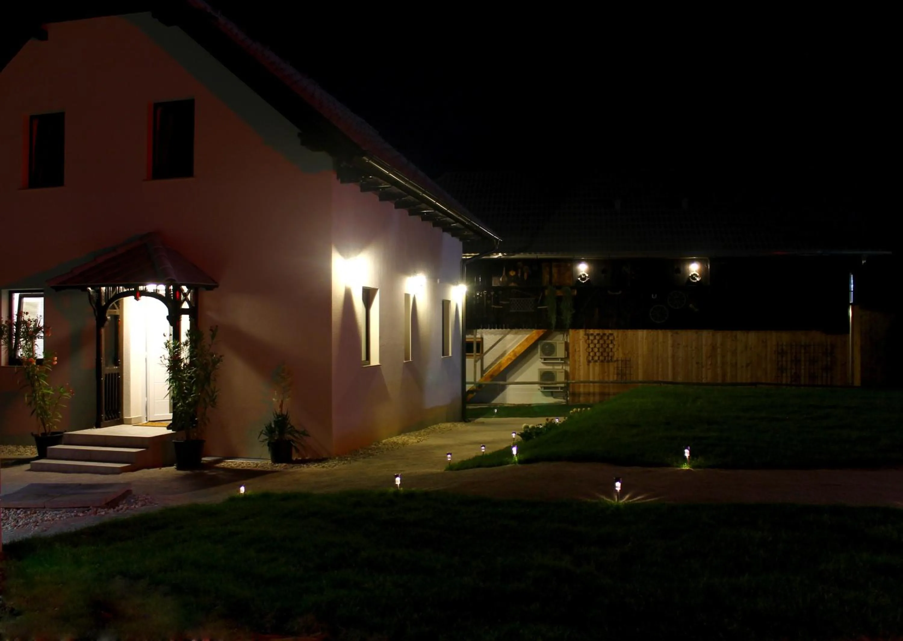Property building in The Jungle Apartments and Rooms (Vila Džungla)