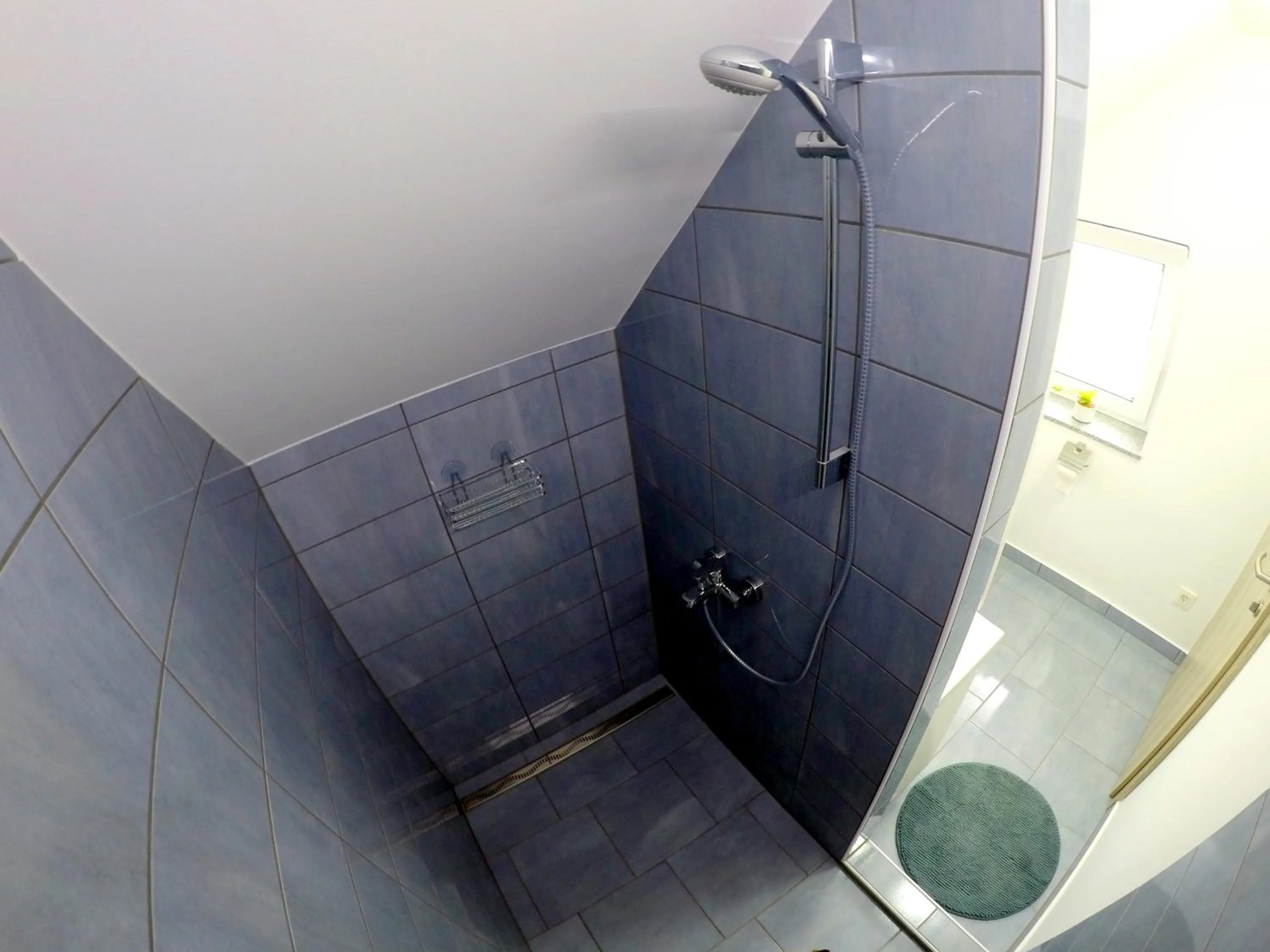 Shower in The Jungle Apartments and Rooms (Vila Džungla)