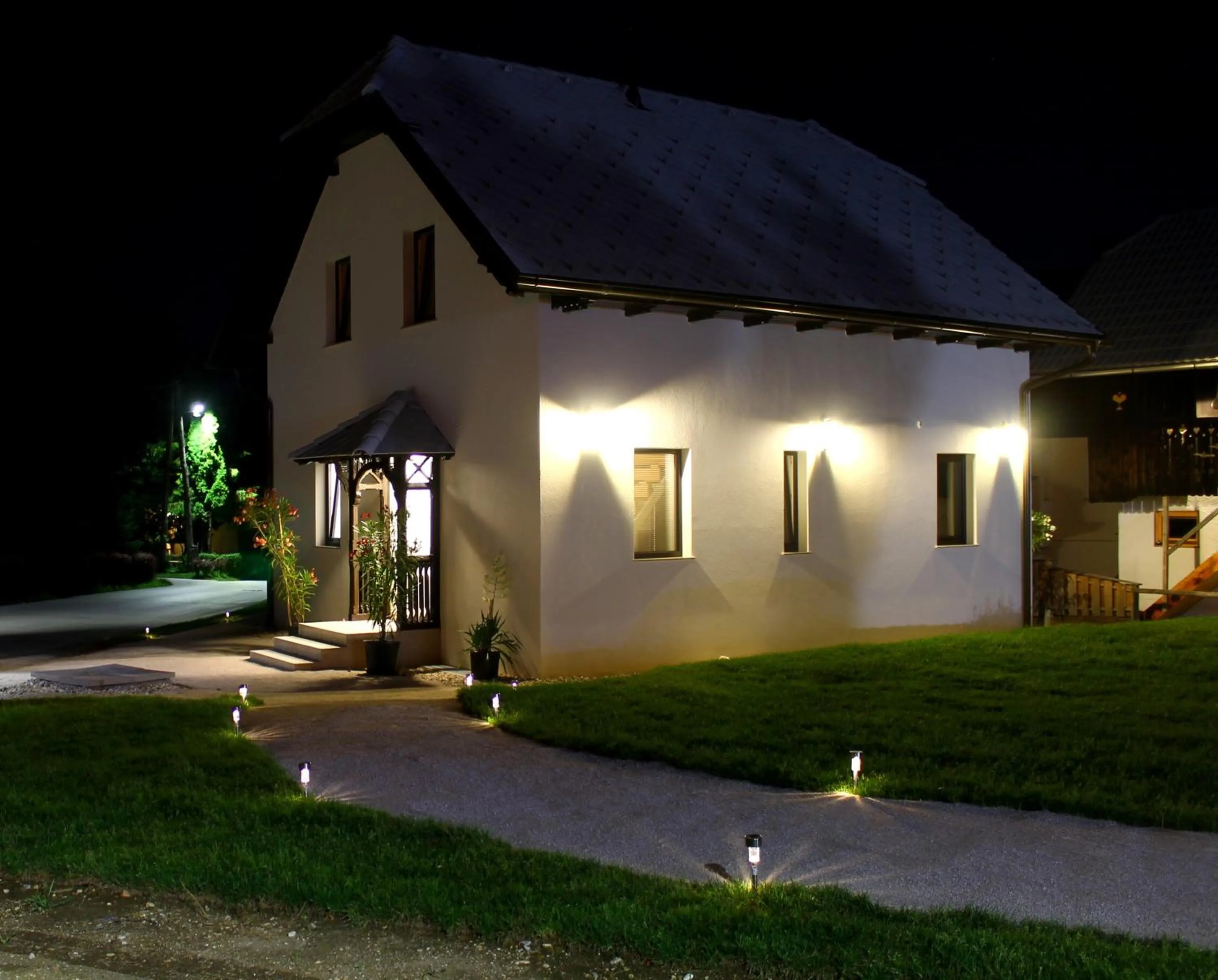 Property building in The Jungle Apartments and Rooms (Vila Džungla)