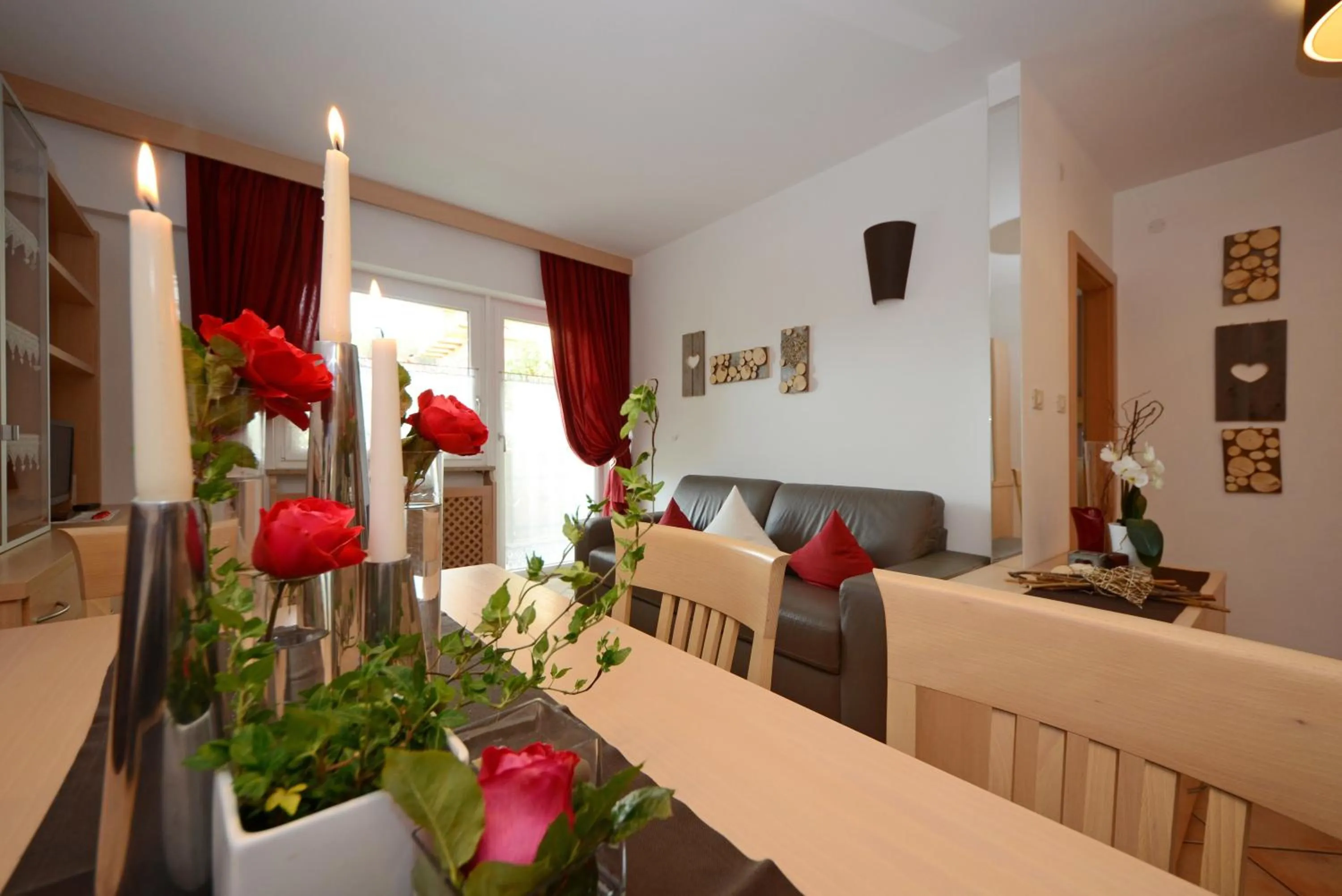 Dining area in Mason La Zondra