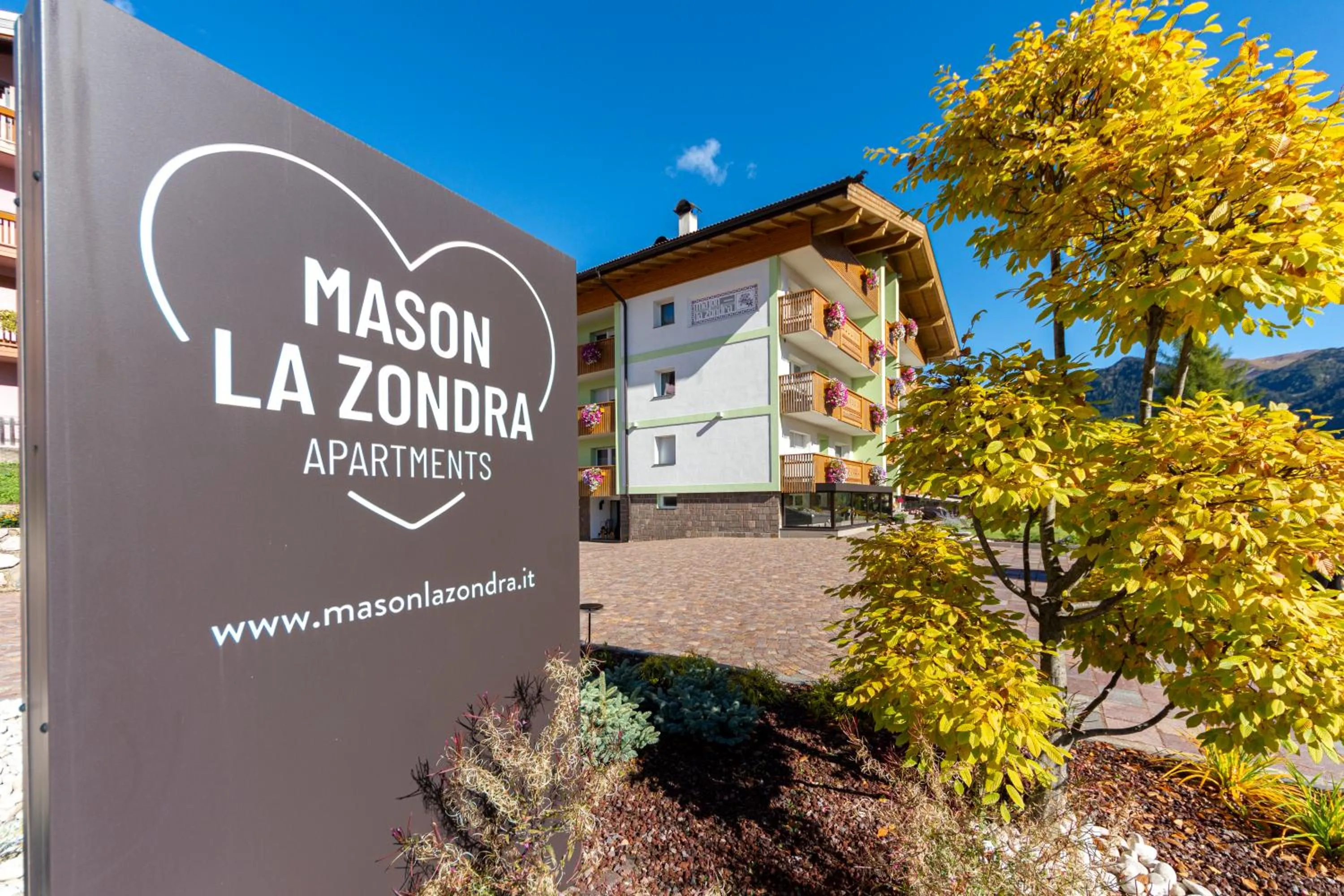 Property building in Mason La Zondra
