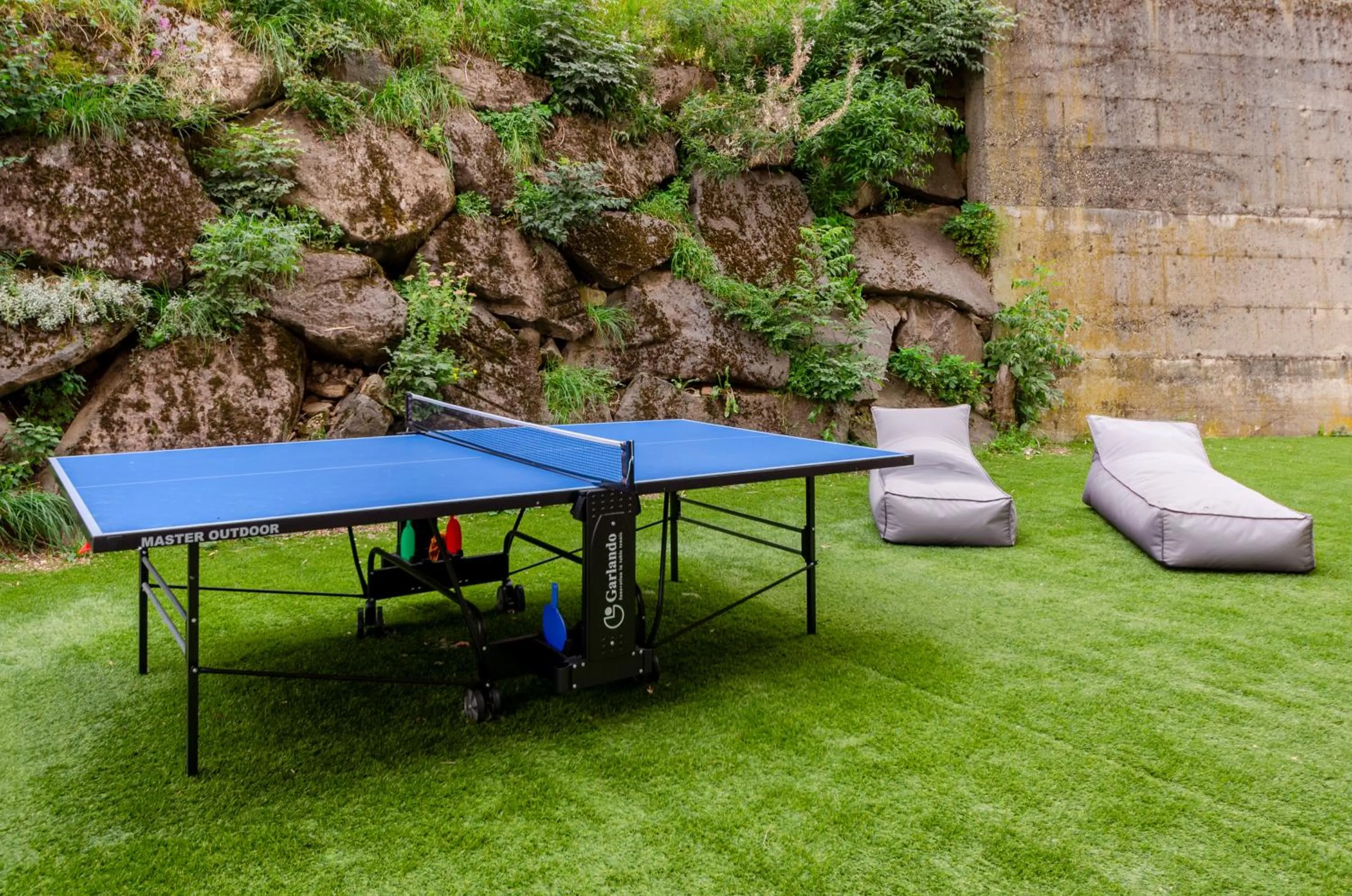 Table tennis in Mason La Zondra