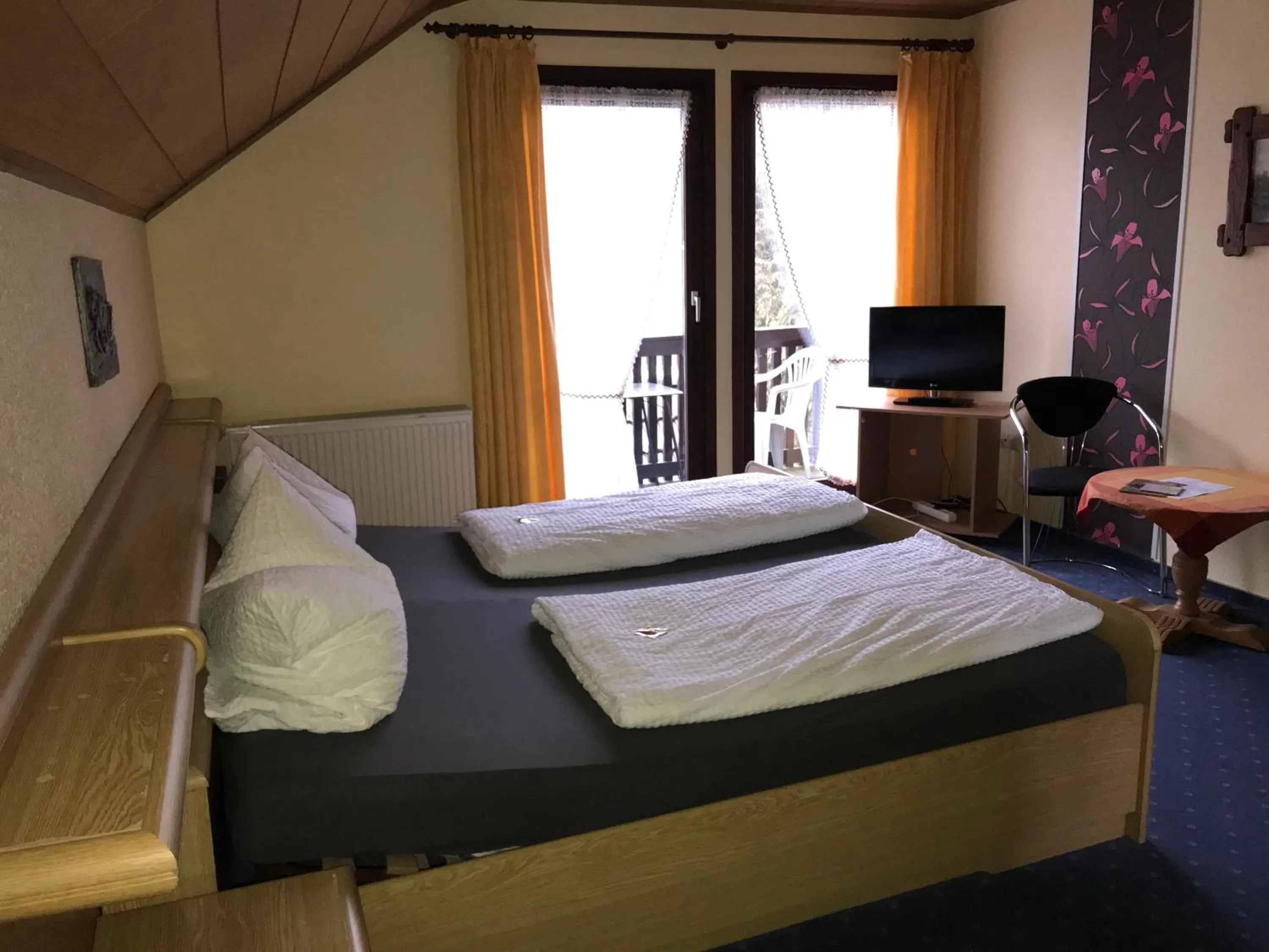 Photo of the whole room, Bed in Hotel Hoxter Am Jakobsweg
