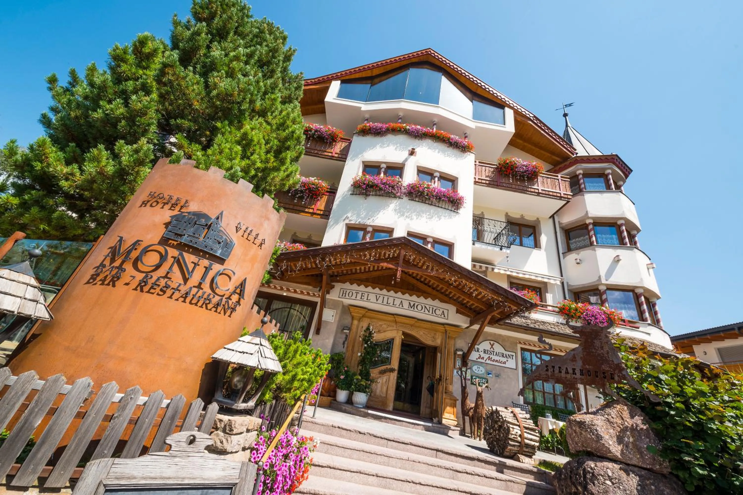 Property building in Hotel Villa Monica