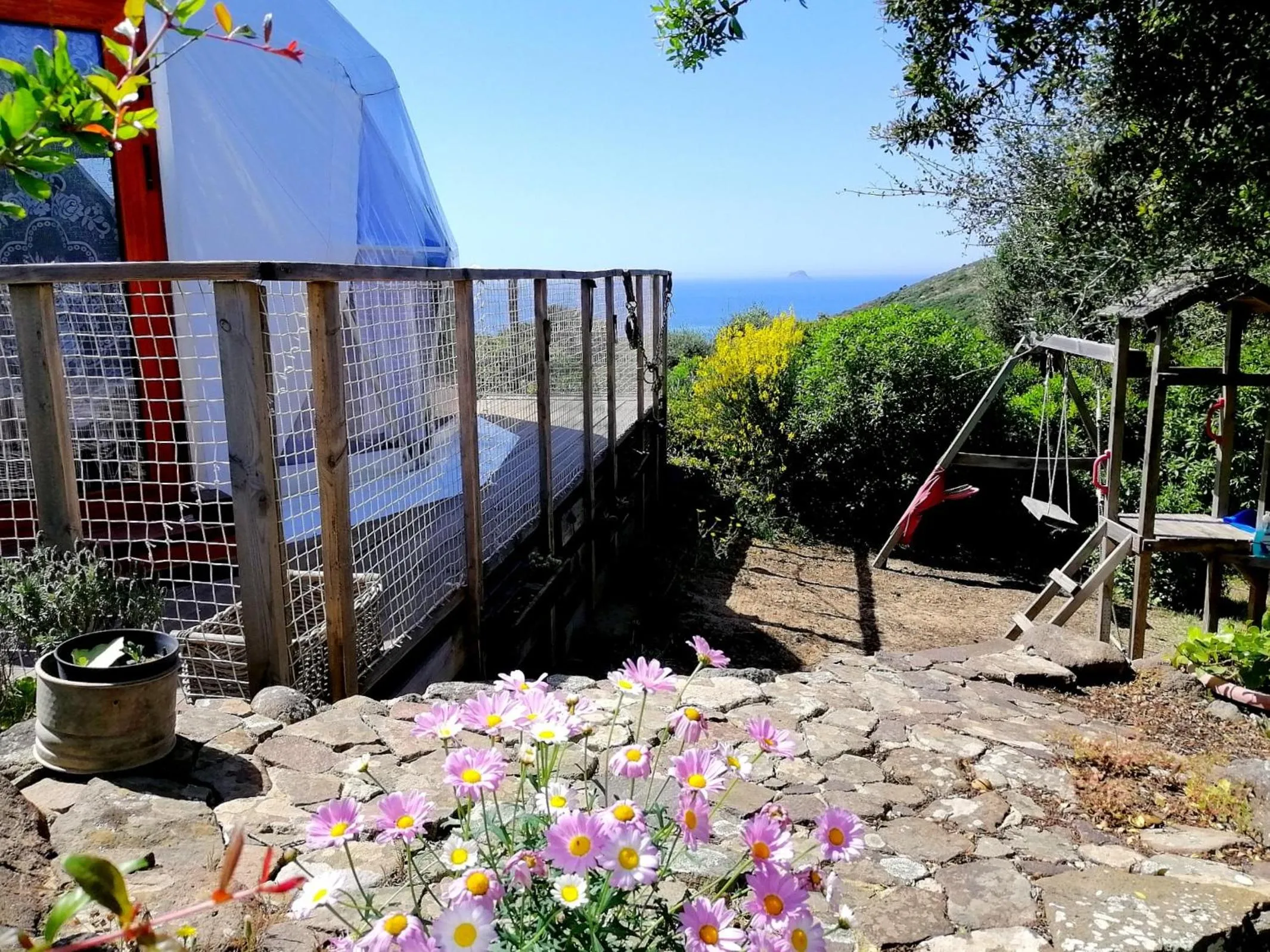 Children play ground in B&B Glamping Semaforo Capo Sperone