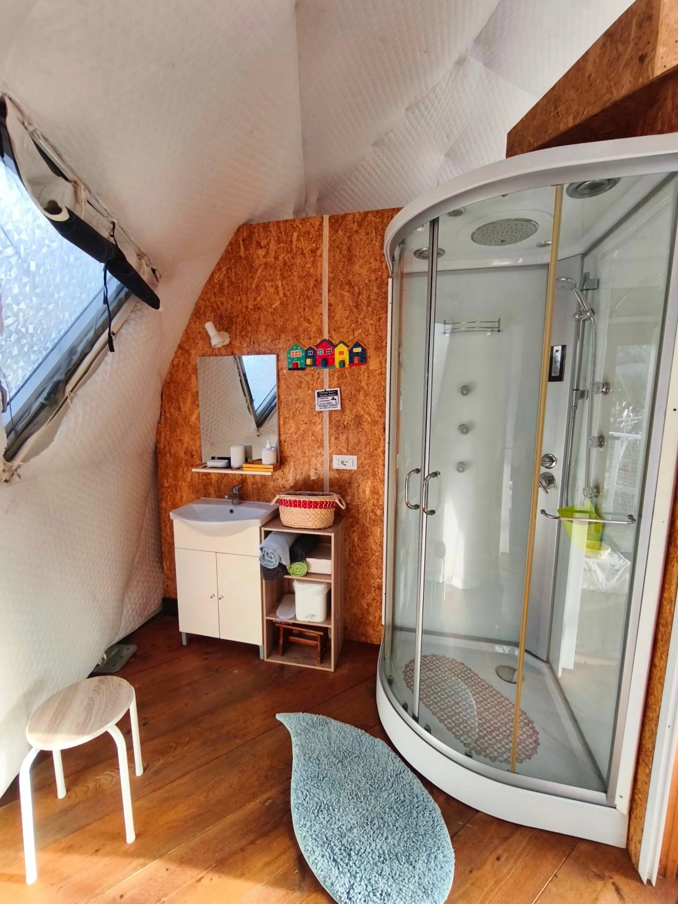 Bathroom in B&B Glamping Semaforo Capo Sperone