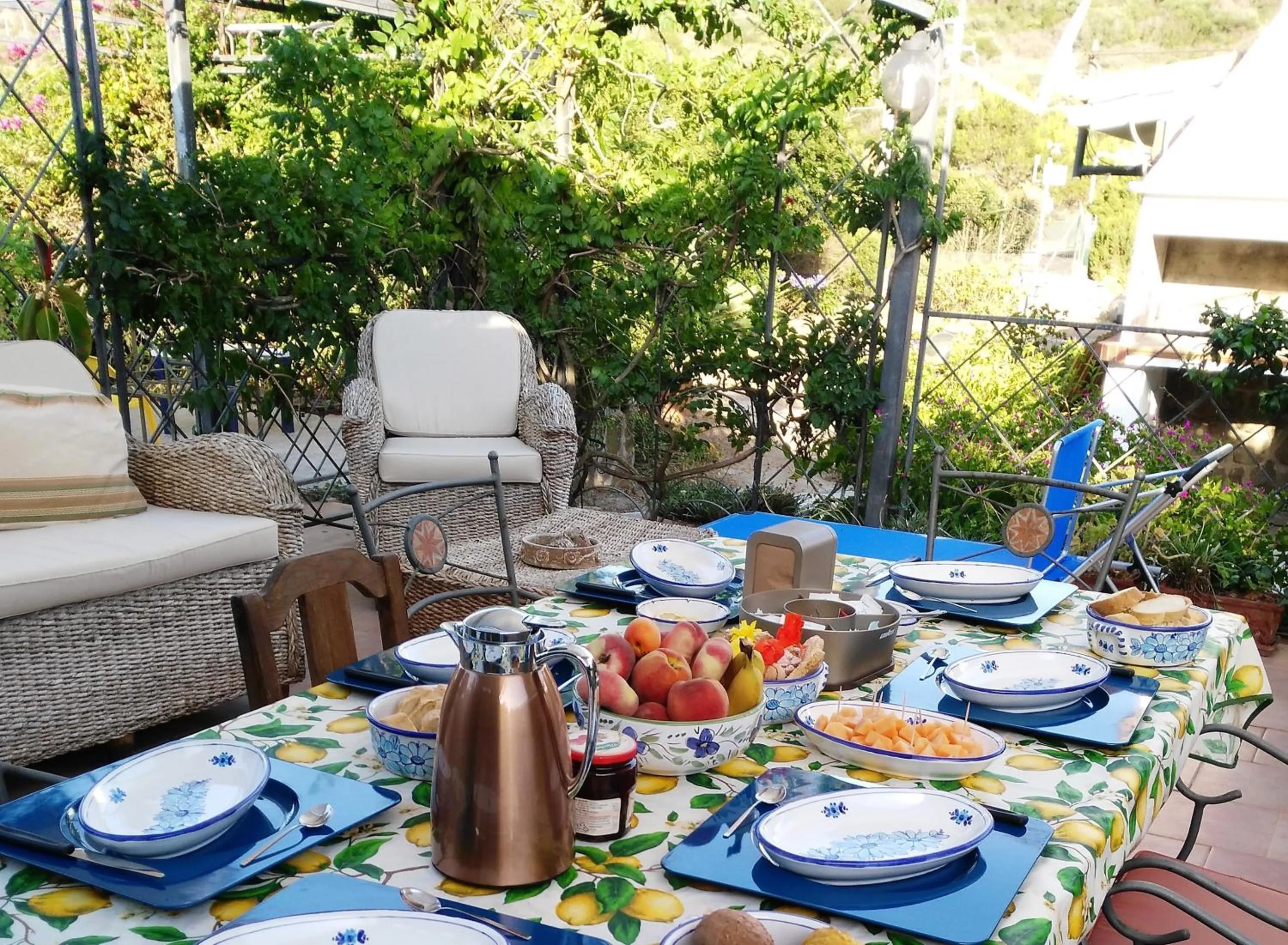 Food and drinks in B&B Glamping Semaforo Capo Sperone