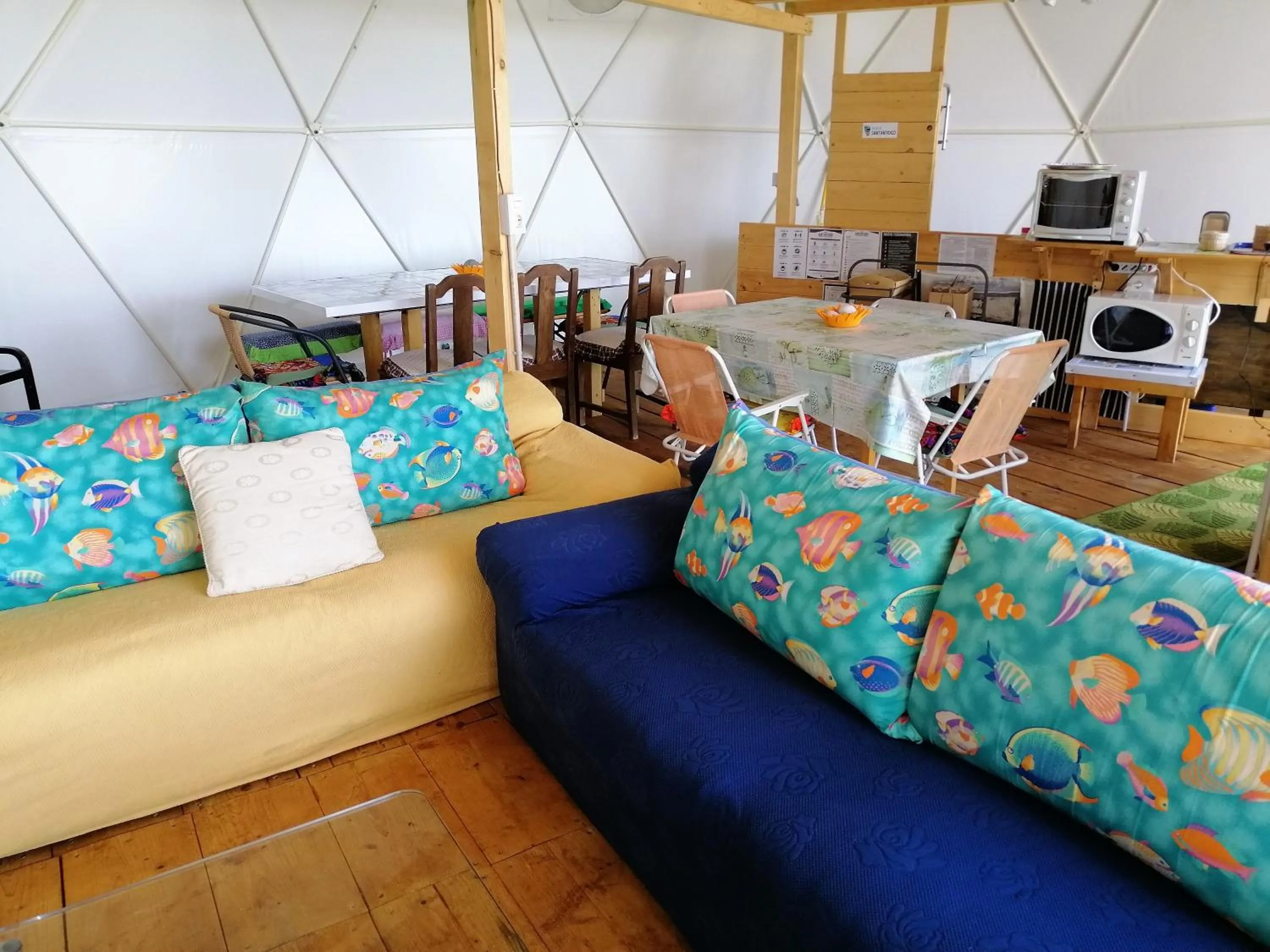 Communal lounge/ TV room in B&B Glamping Semaforo Capo Sperone