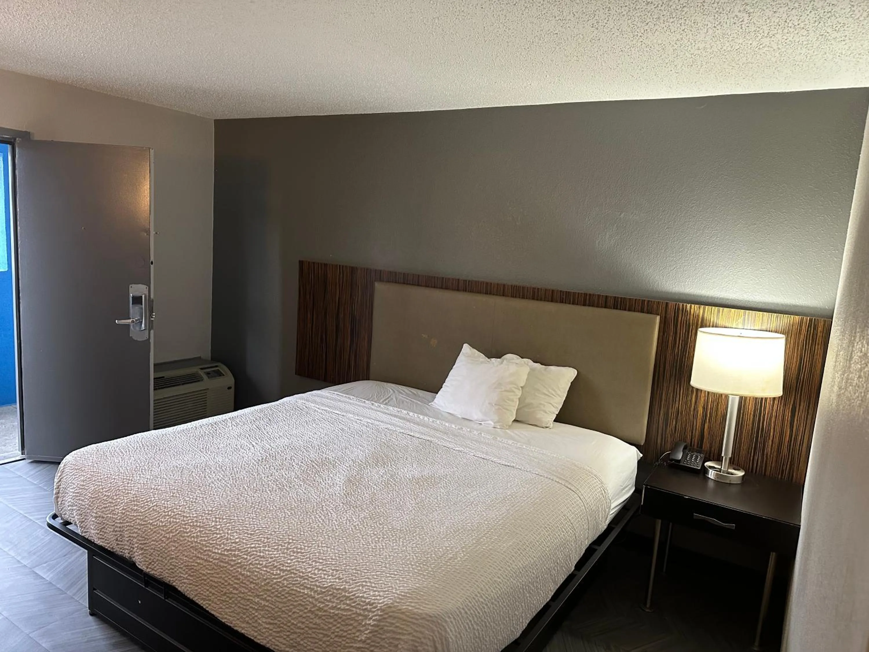 Bedroom, Bed in BlissPoint Inn Northwest Indianapolis