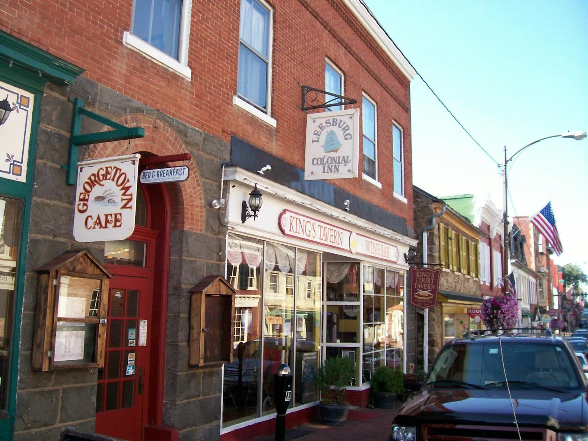 Property building in Leesburg Colonial Inn