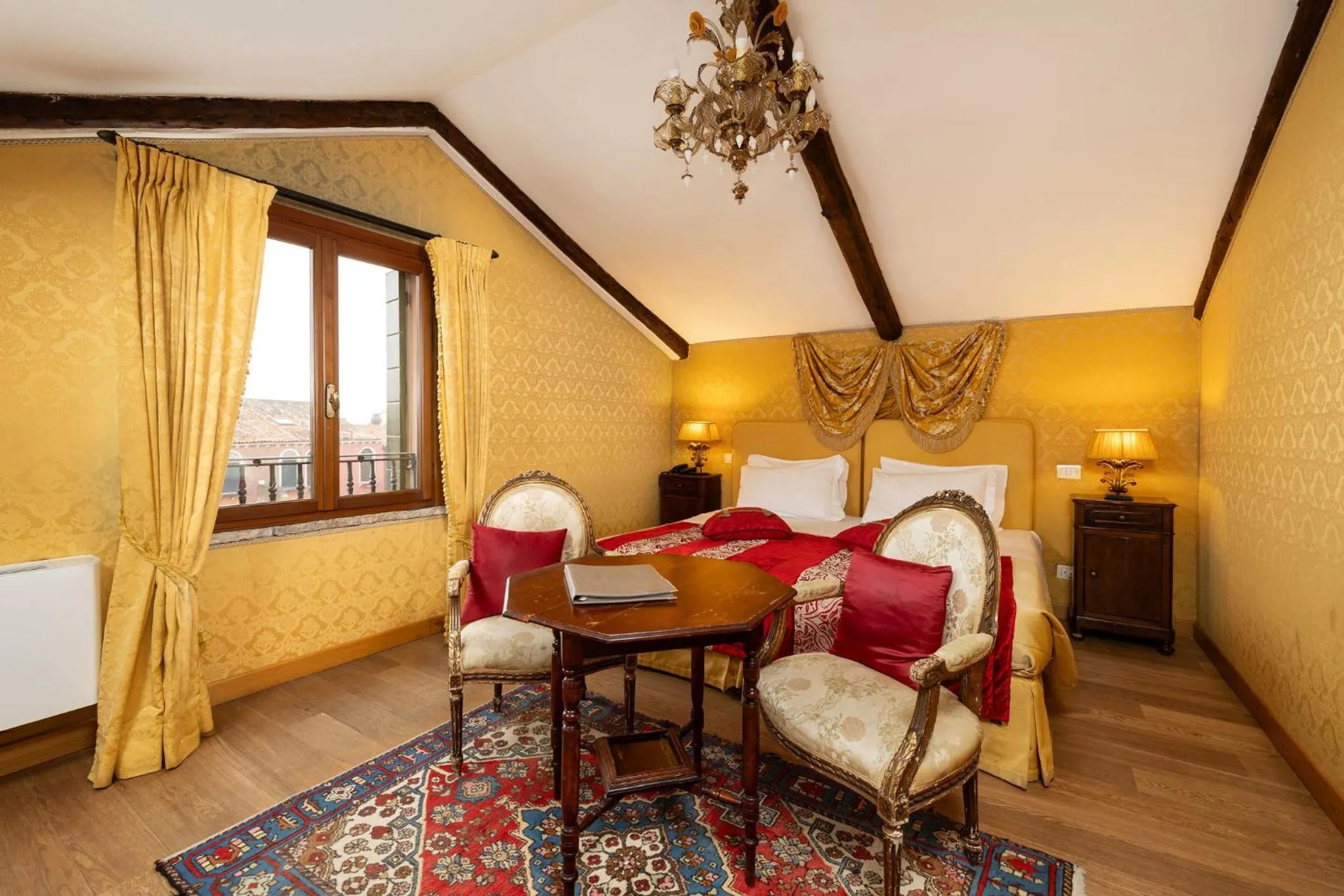 Photo of the whole room, Bed in Relais Alberti