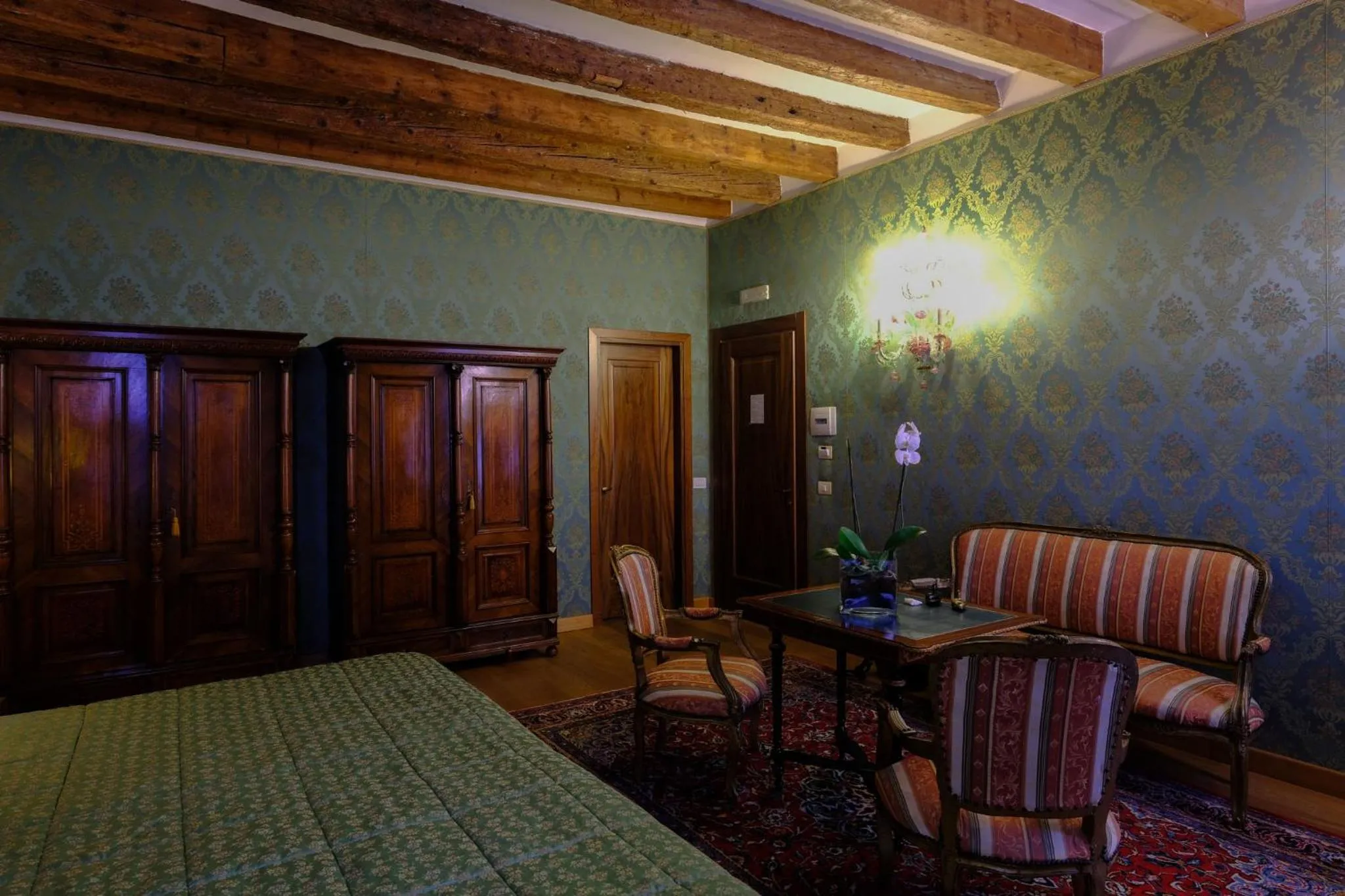 Photo of the whole room, Bed in Relais Alberti