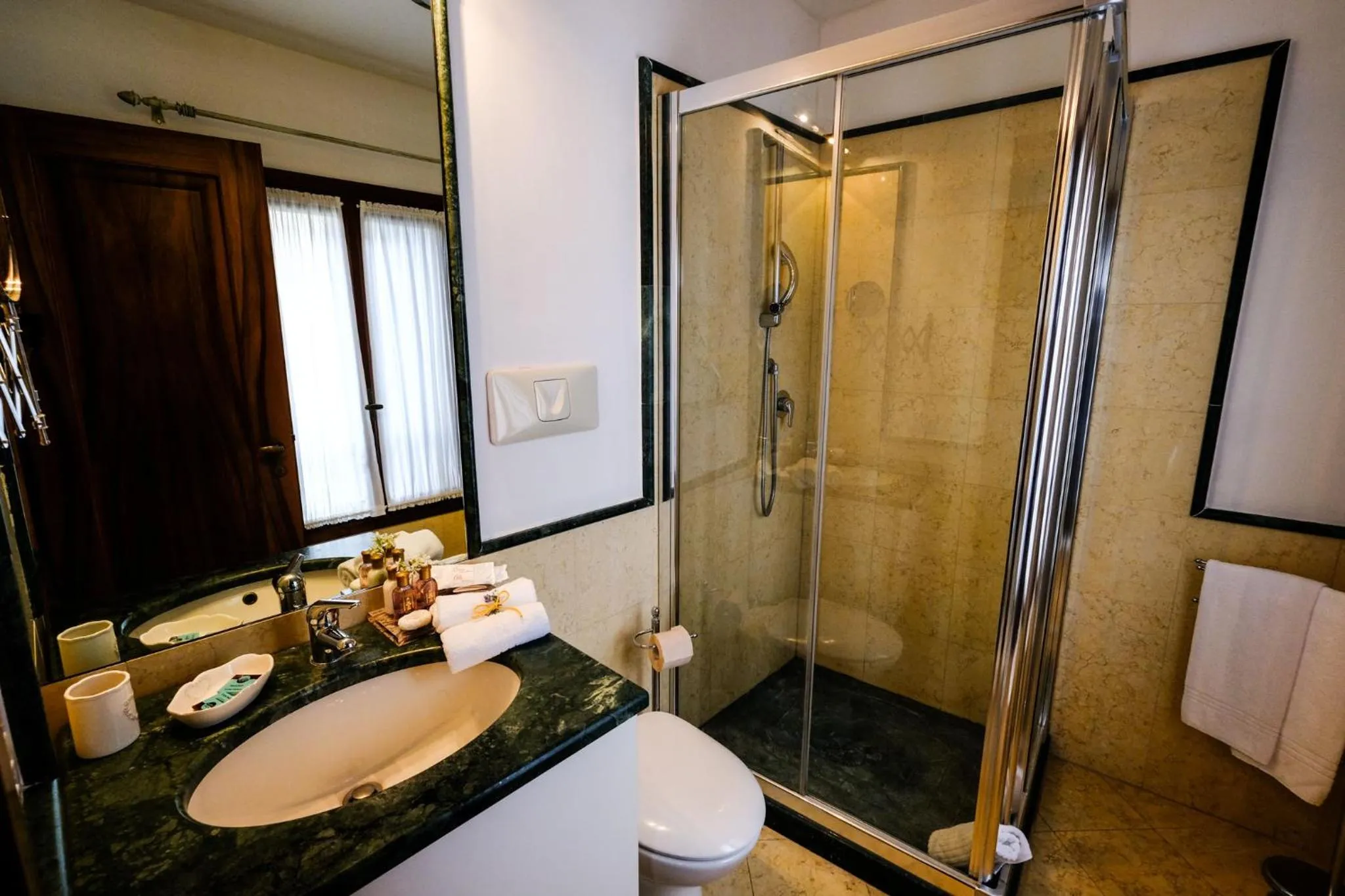 Bathroom in Relais Alberti