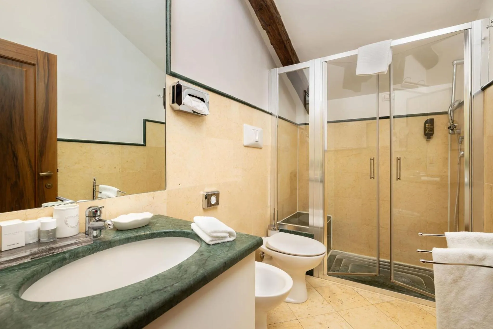 Bathroom in Relais Alberti