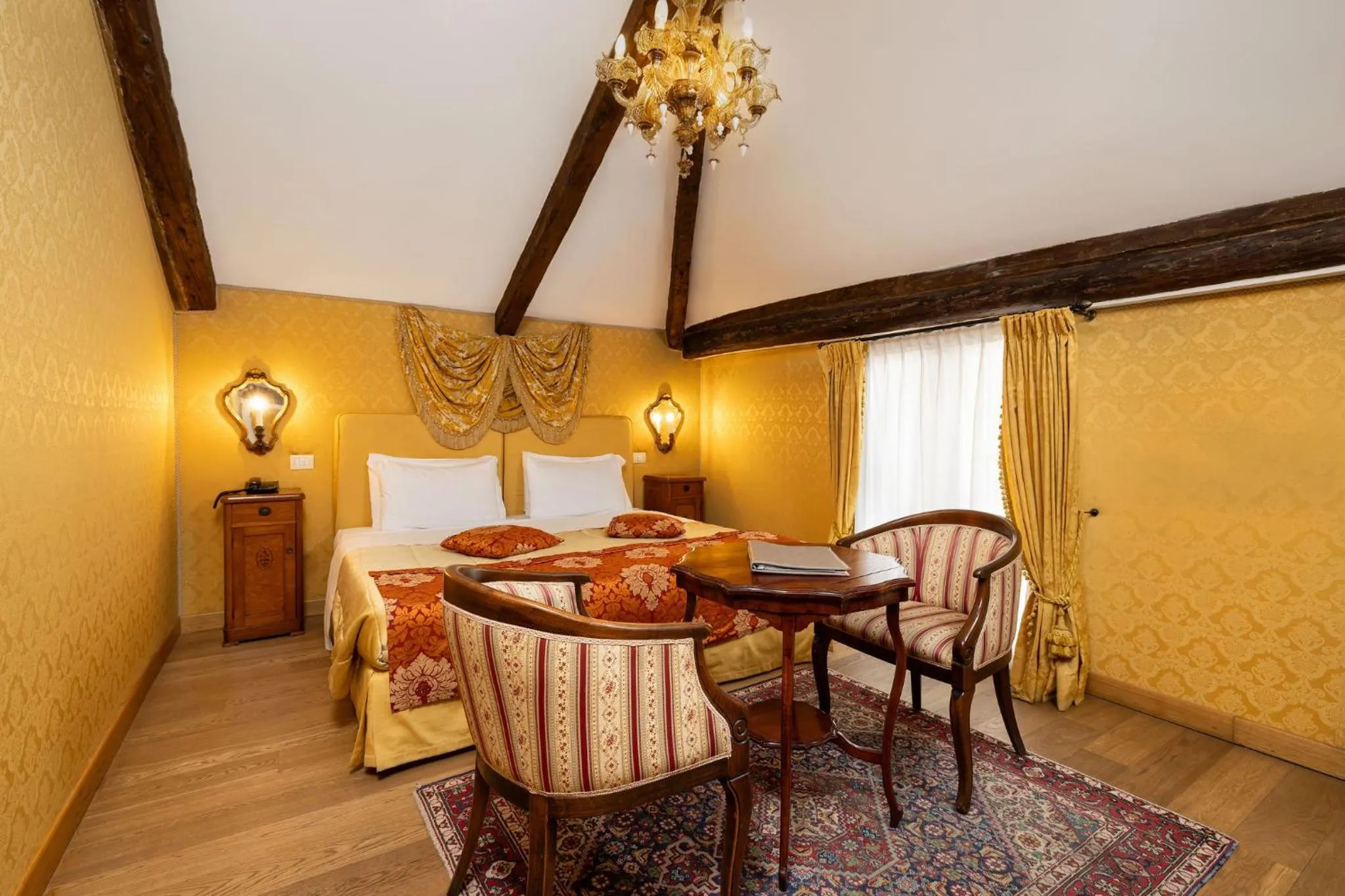 Photo of the whole room, Bed in Relais Alberti