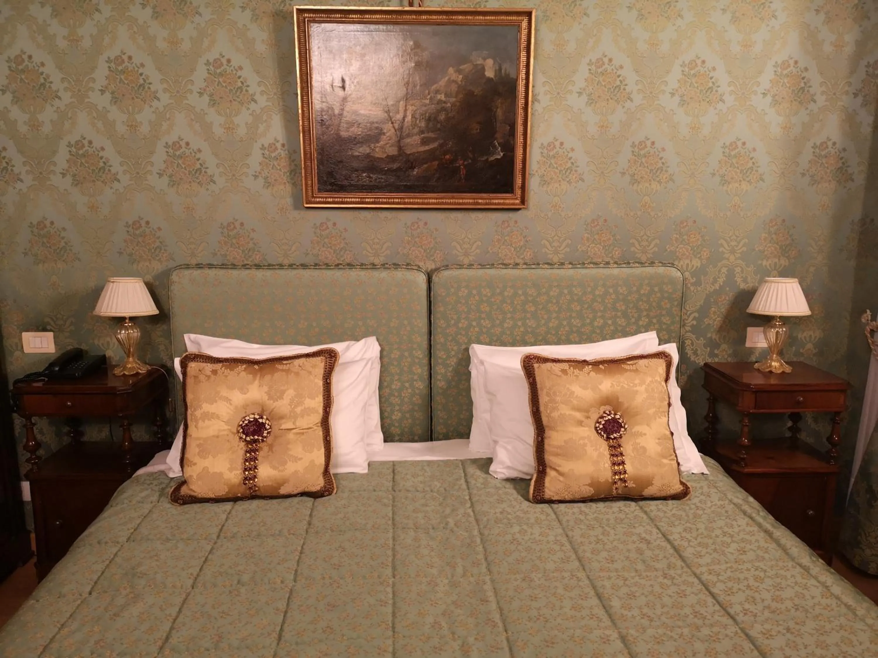 Bed in Relais Alberti
