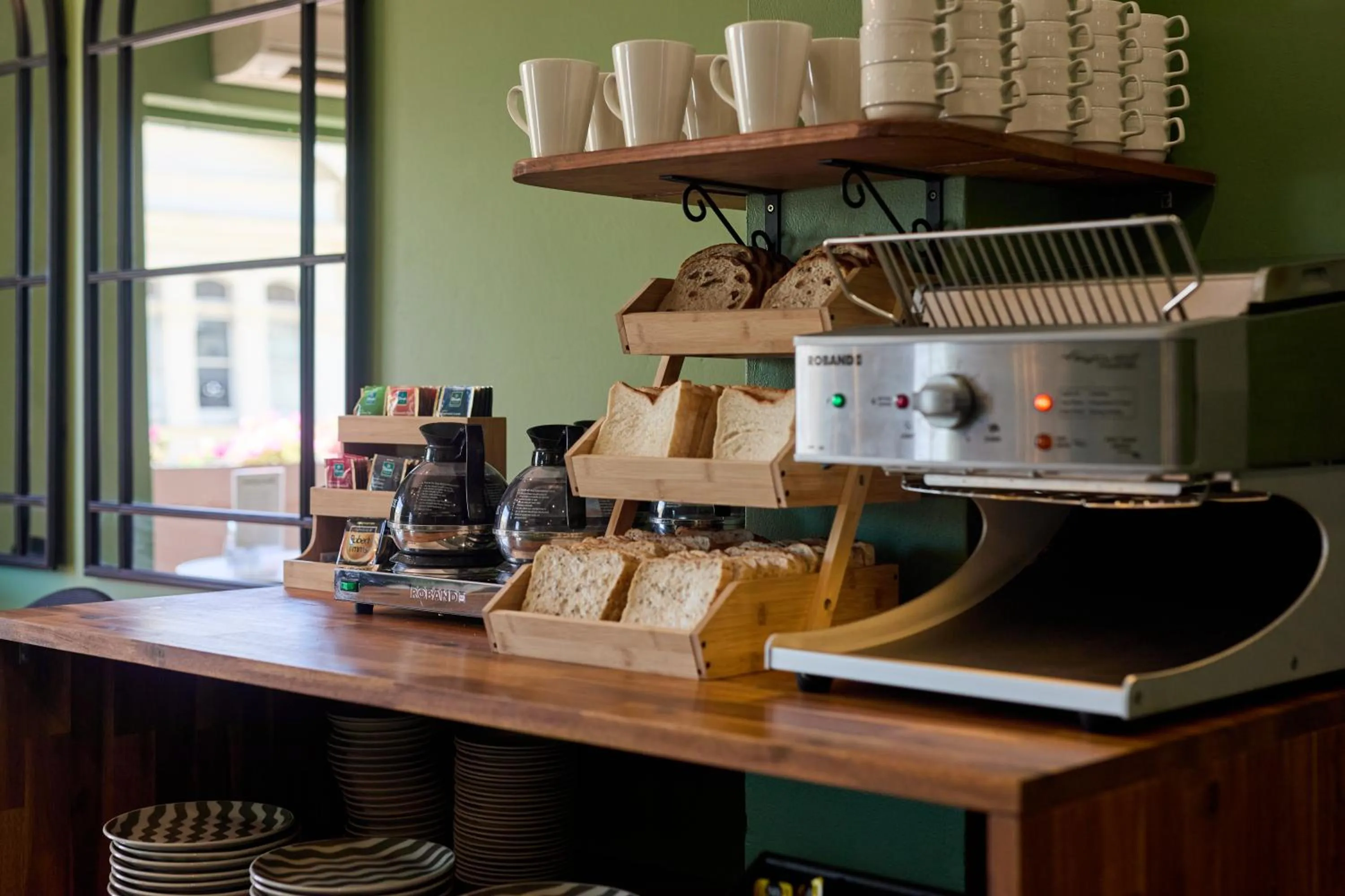 Coffee/tea facilities in Balmoral On York