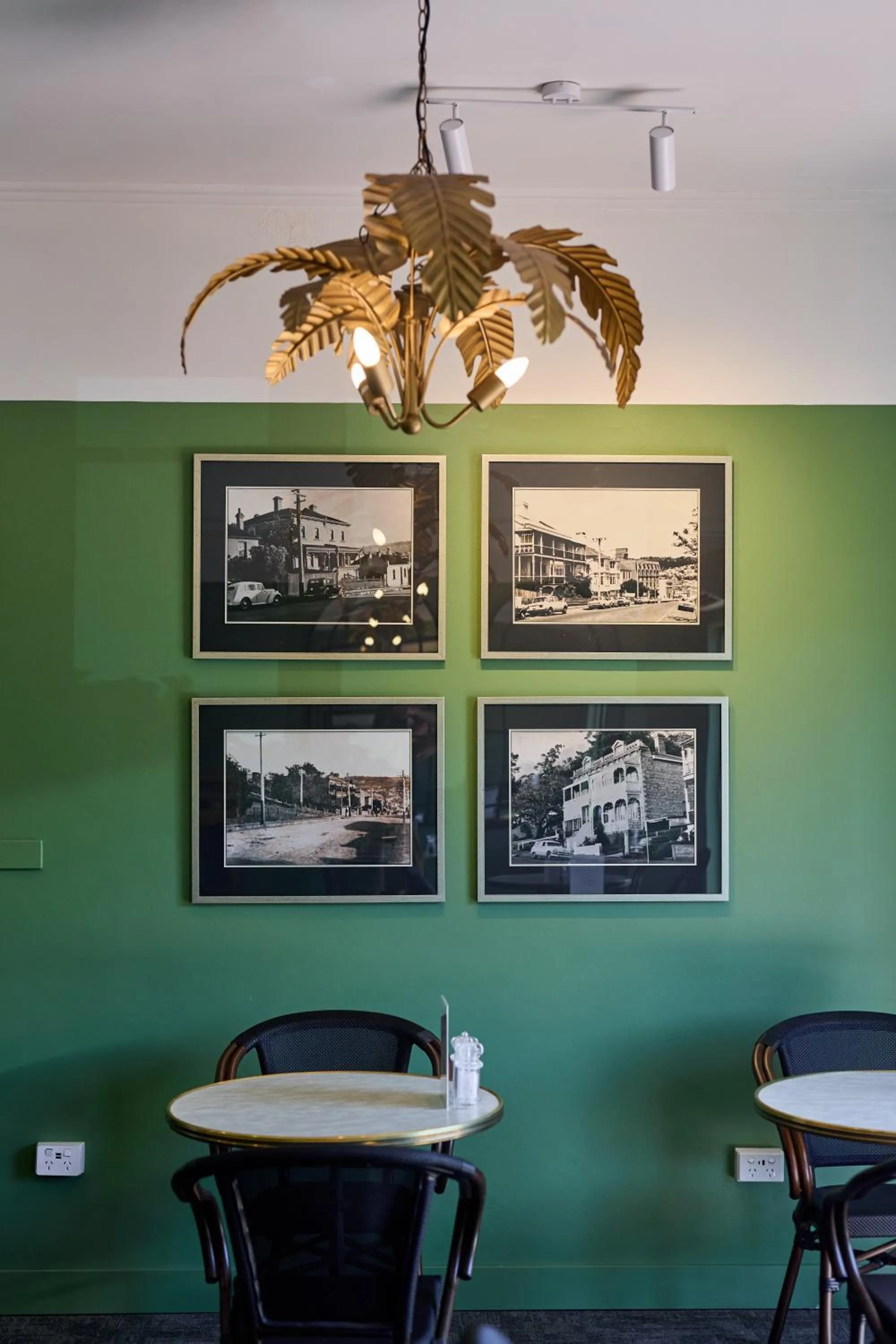 Restaurant/places to eat in Balmoral On York