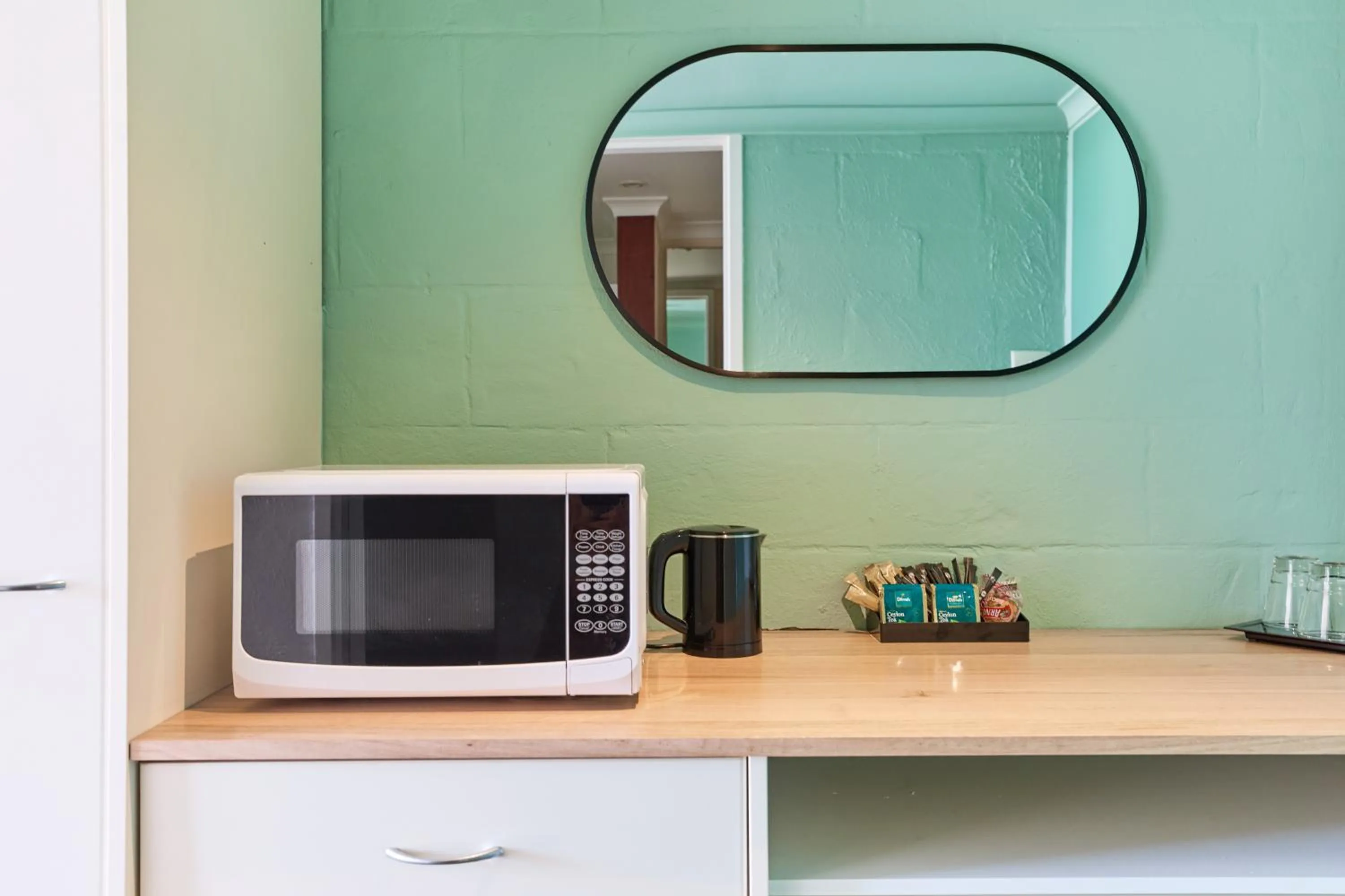 Coffee/tea facilities in Balmoral On York