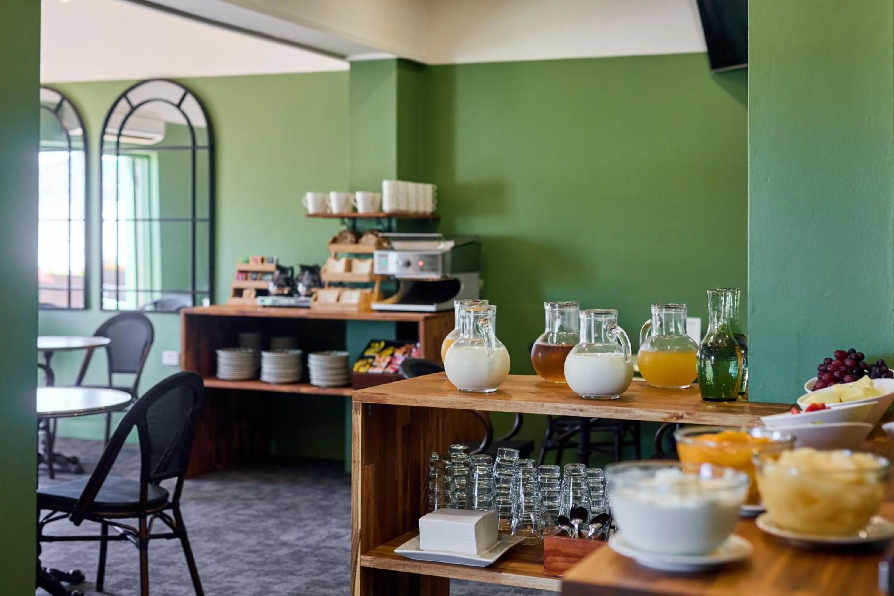 Restaurant/places to eat in Balmoral On York