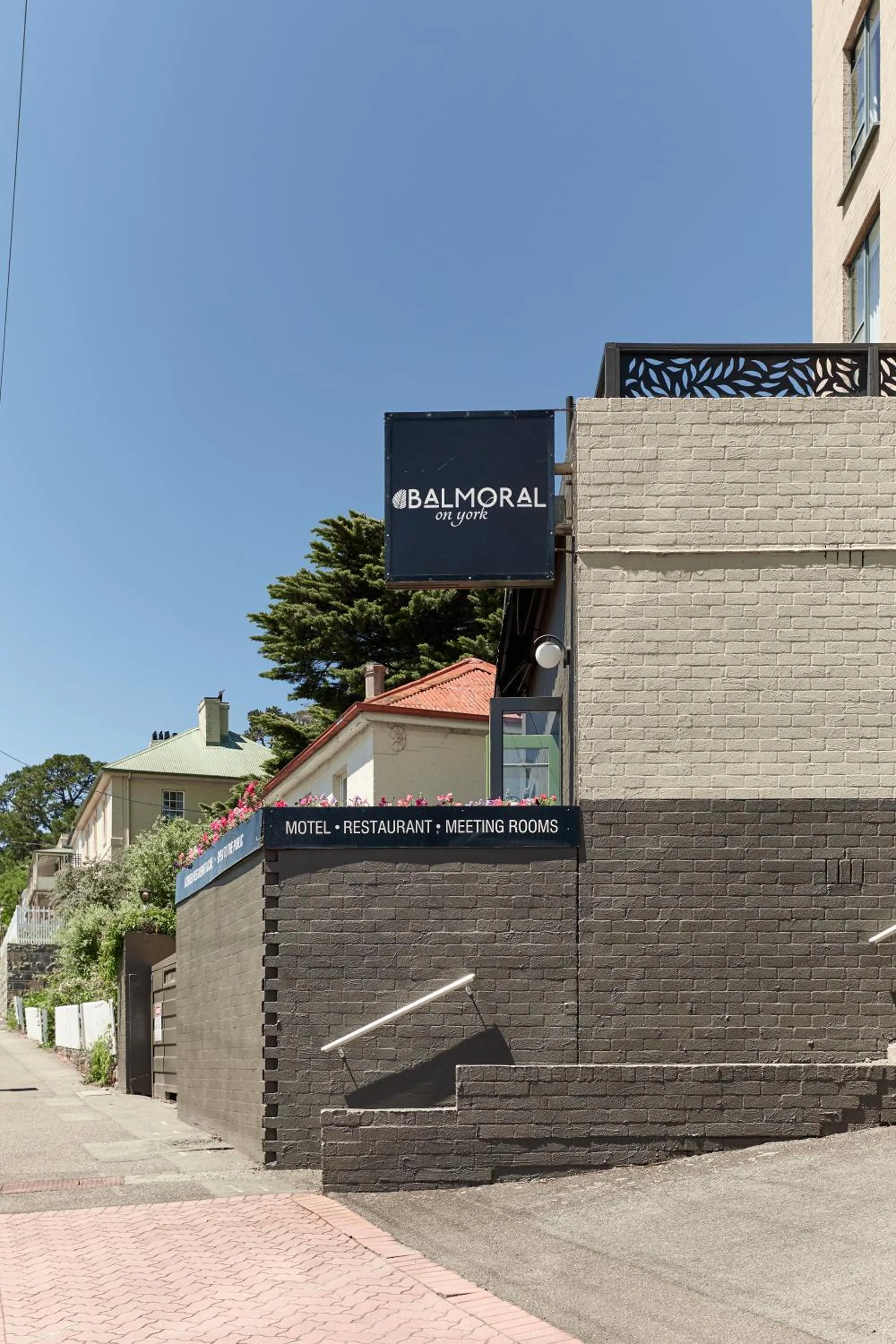 Property building in Balmoral On York