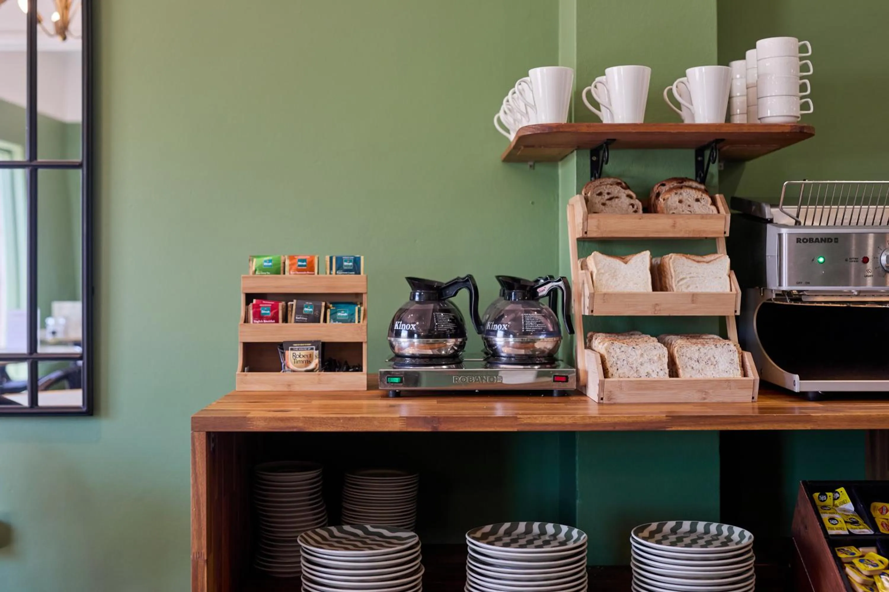 Coffee/tea facilities in Balmoral On York